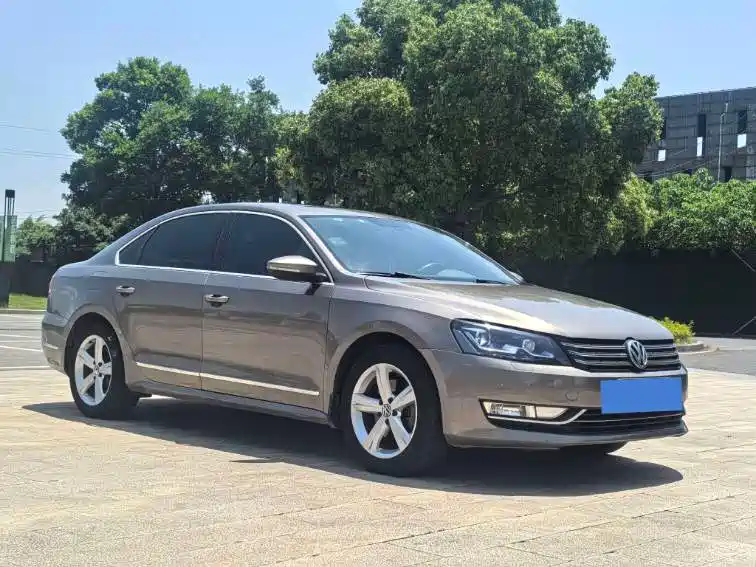 Volkswagen Passat 2013 1.8TSI DSG Yuzun фото 3