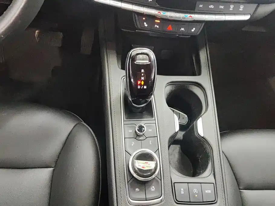 صورة 16 - Cadillac XT4
