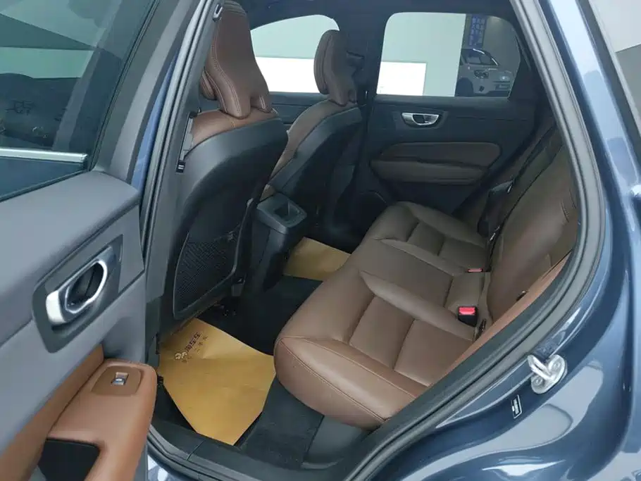 Фото 11 - Volvo XC60