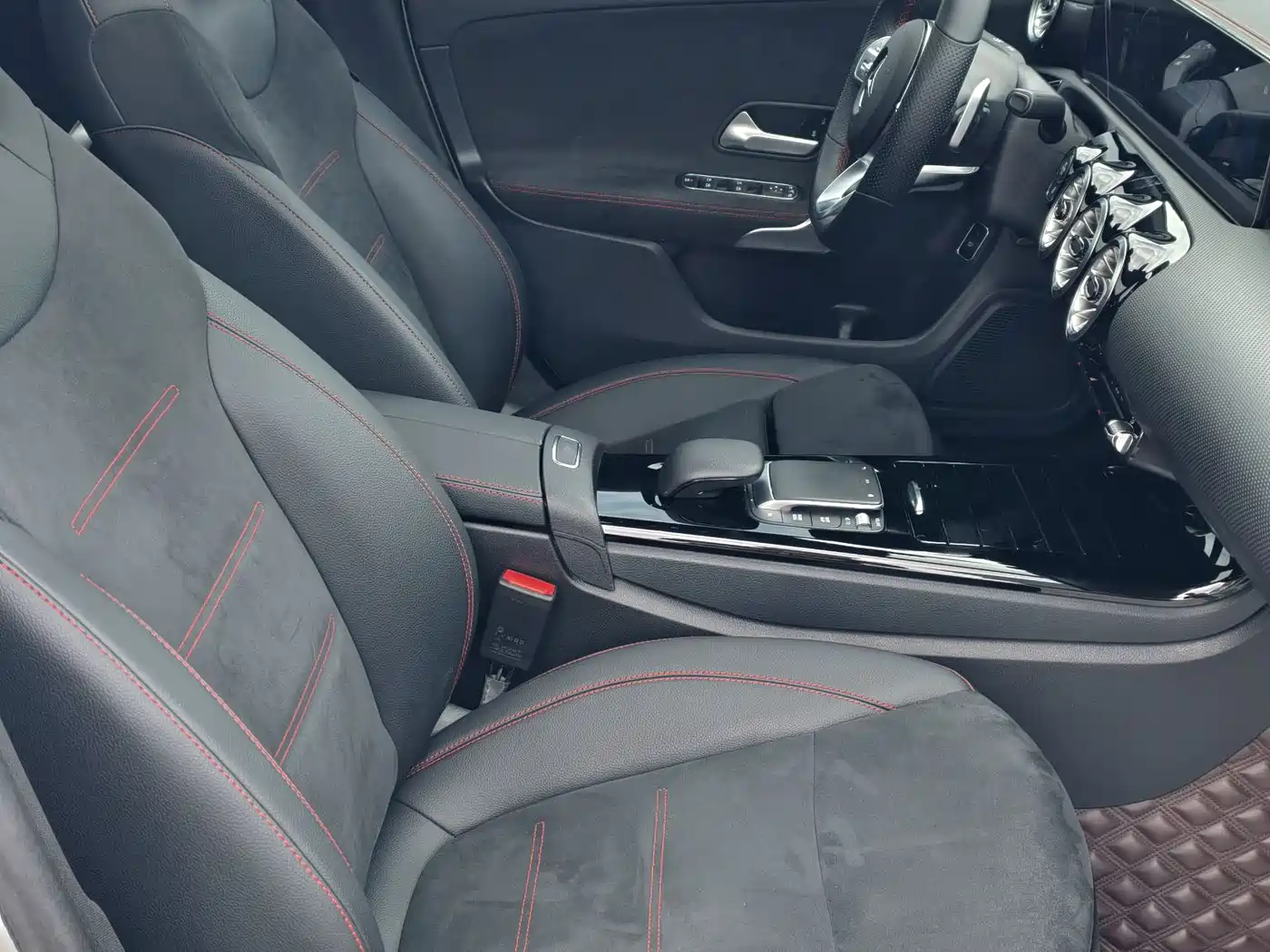 Mercedes-Benz CLA (Import) 2022 Facelift CLA 200 фото 17