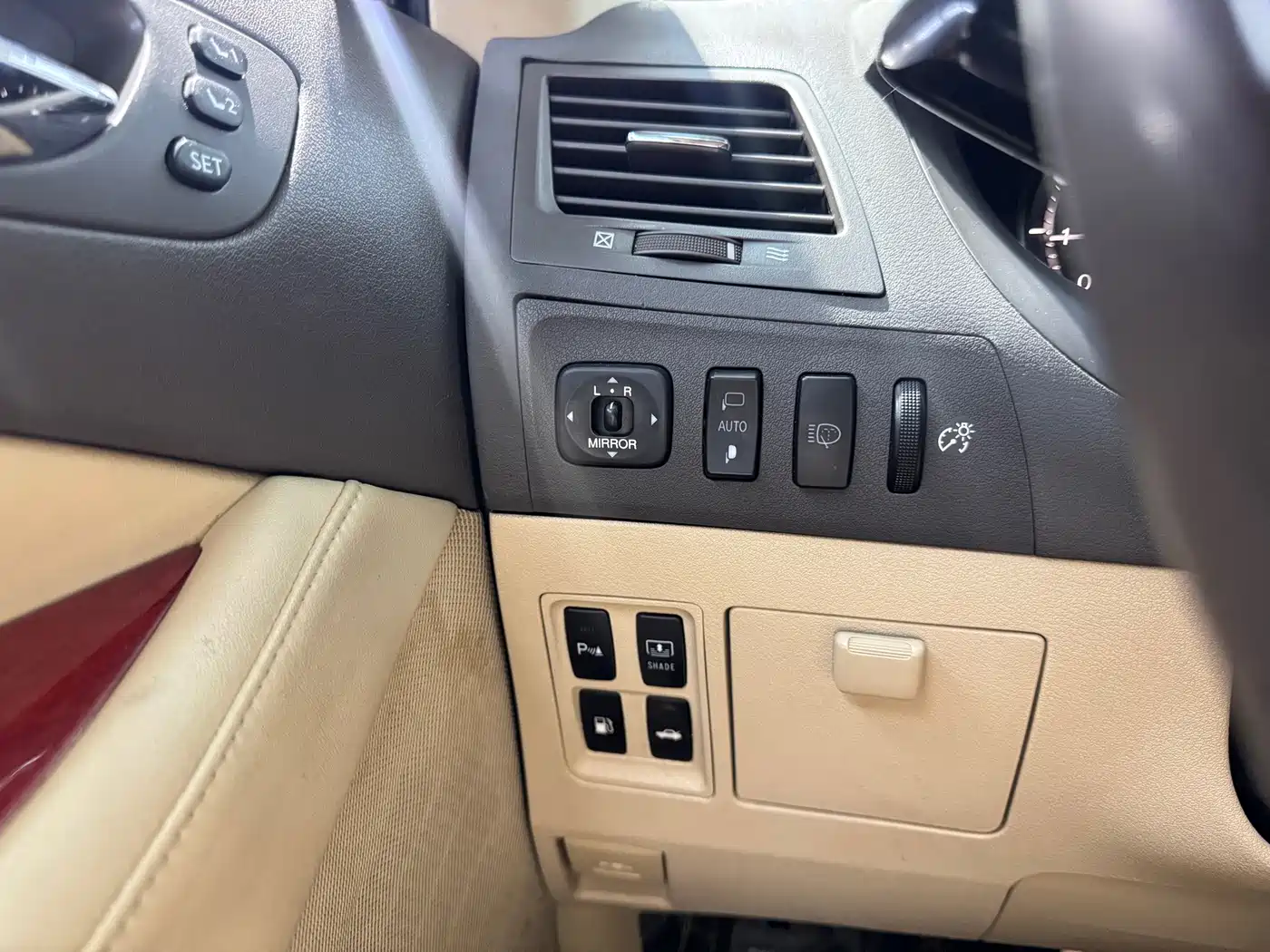 Photo 10 - Lexus ES