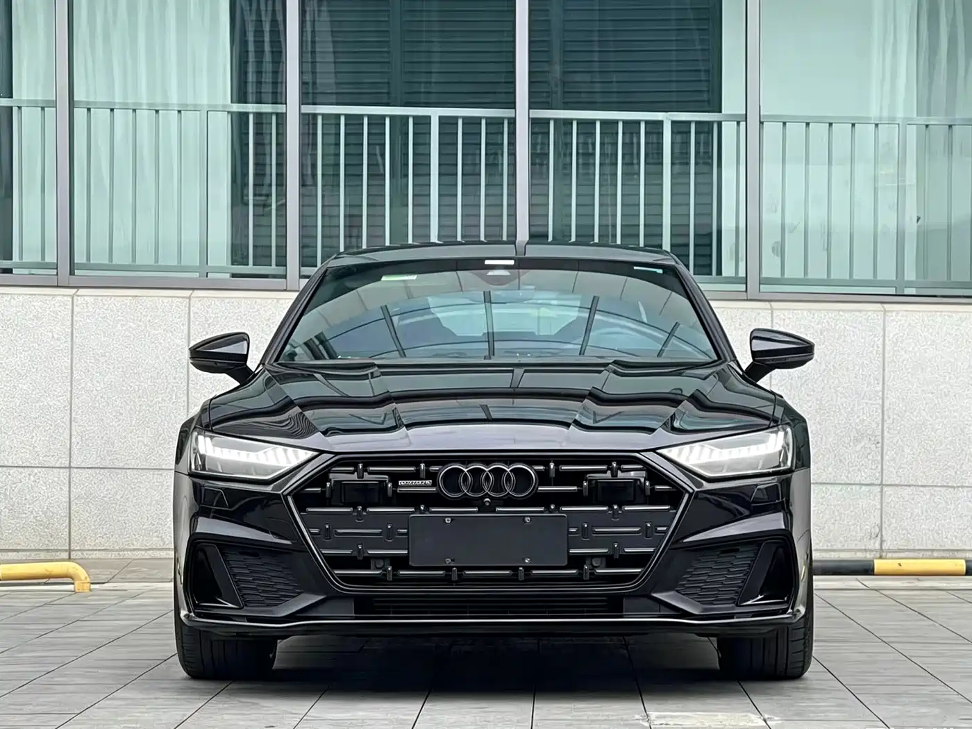 Фото 2 - Audi A7L