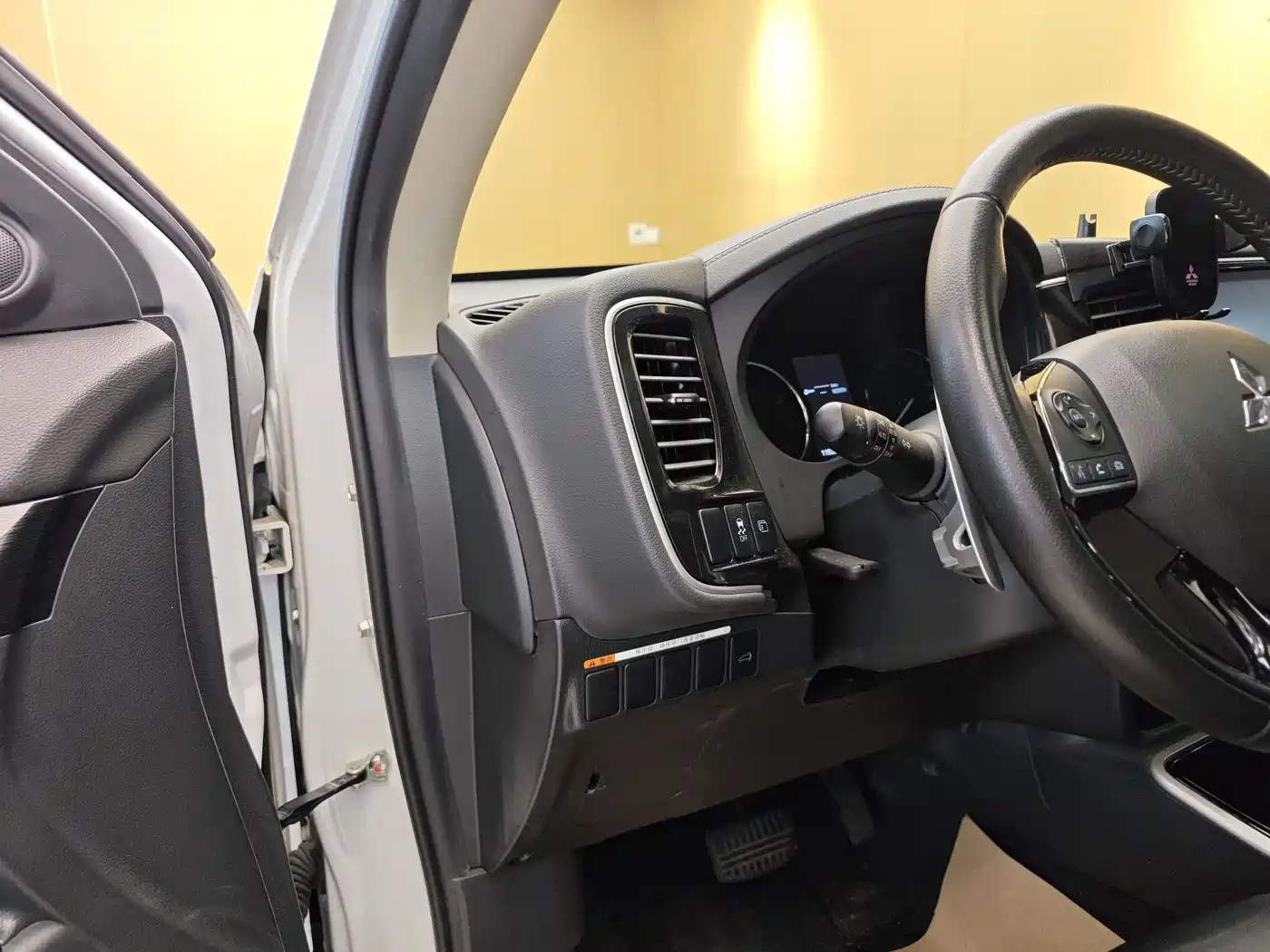 Mitsubishi Outlander 2019 2.4L 4WD Deluxe Edition 5-Seater China VI фото 12