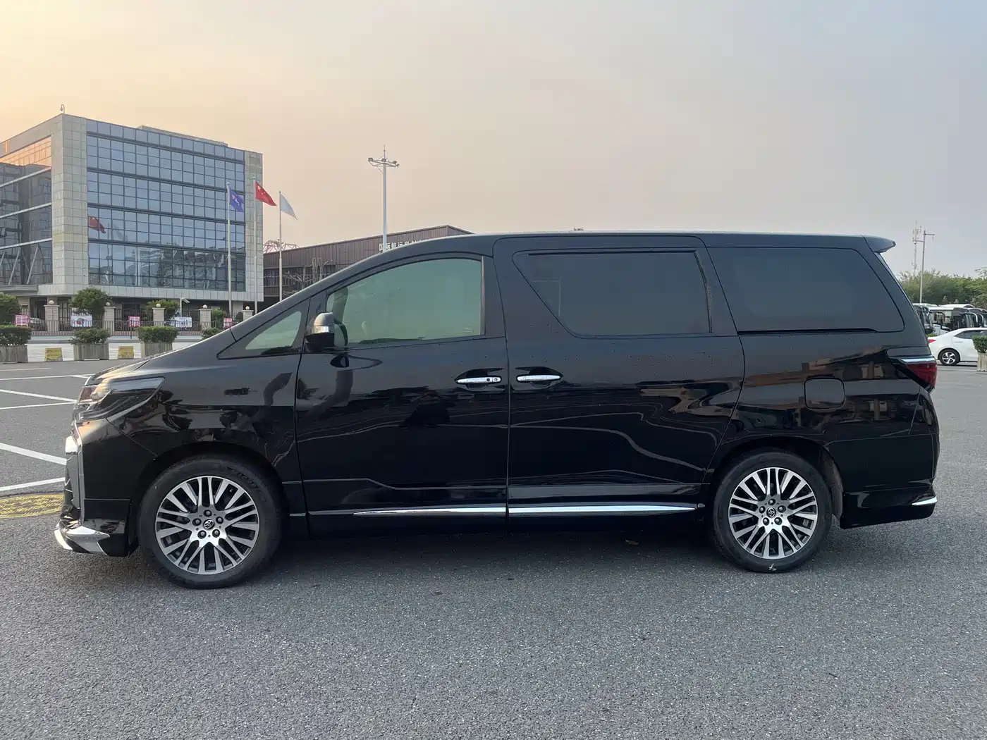 Toyota Alphard 2011 3.5L Luxury Edition фото 3