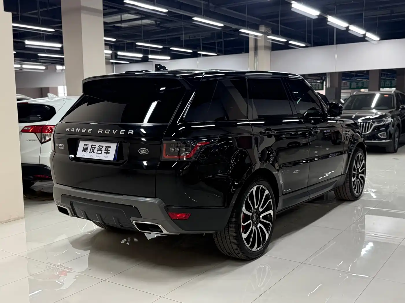 Land Rover Range Rover Sport 2019 3.0 SC V6 Special Edition фото 3