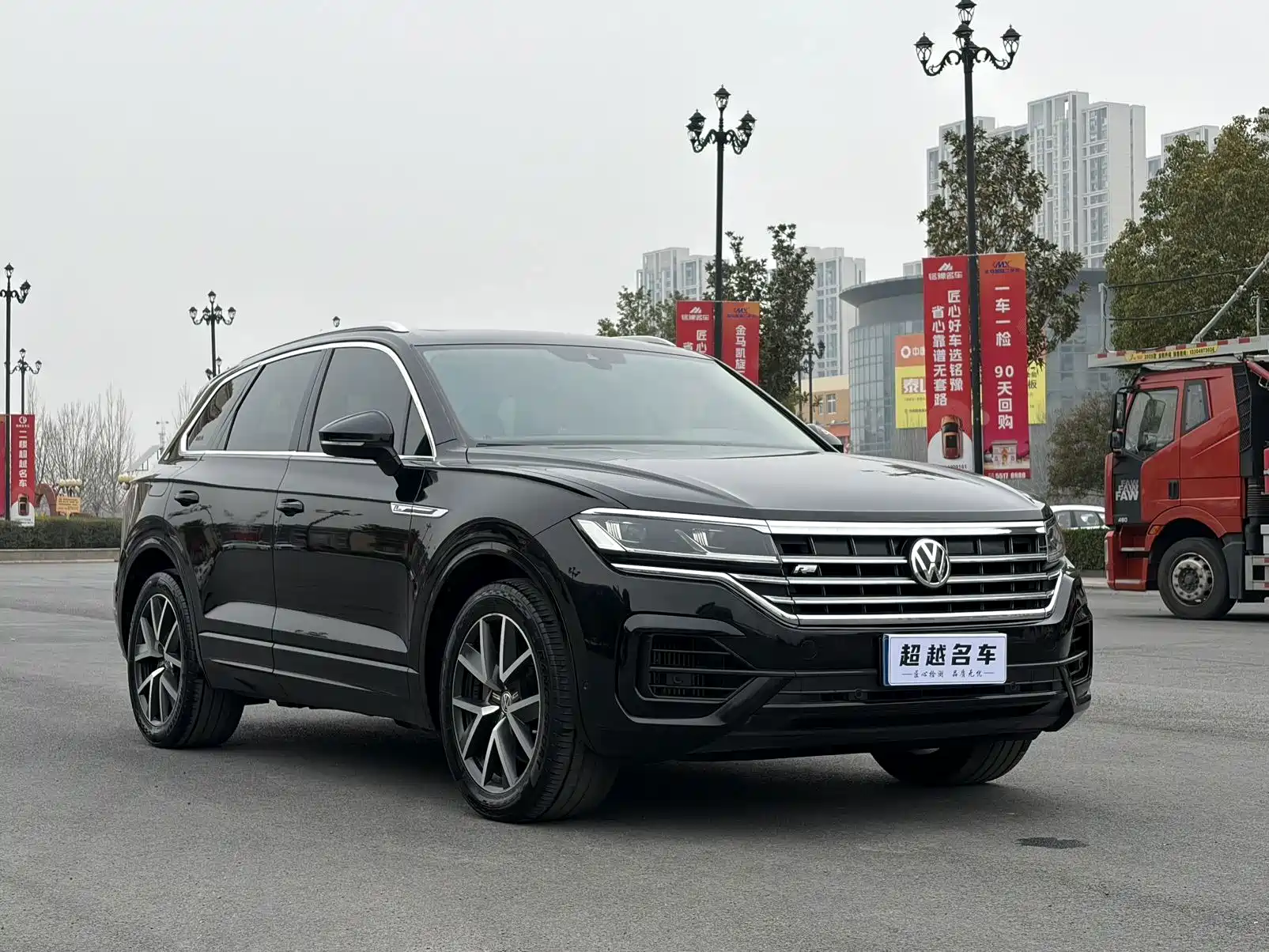 Фото 3 - Volkswagen Touareg