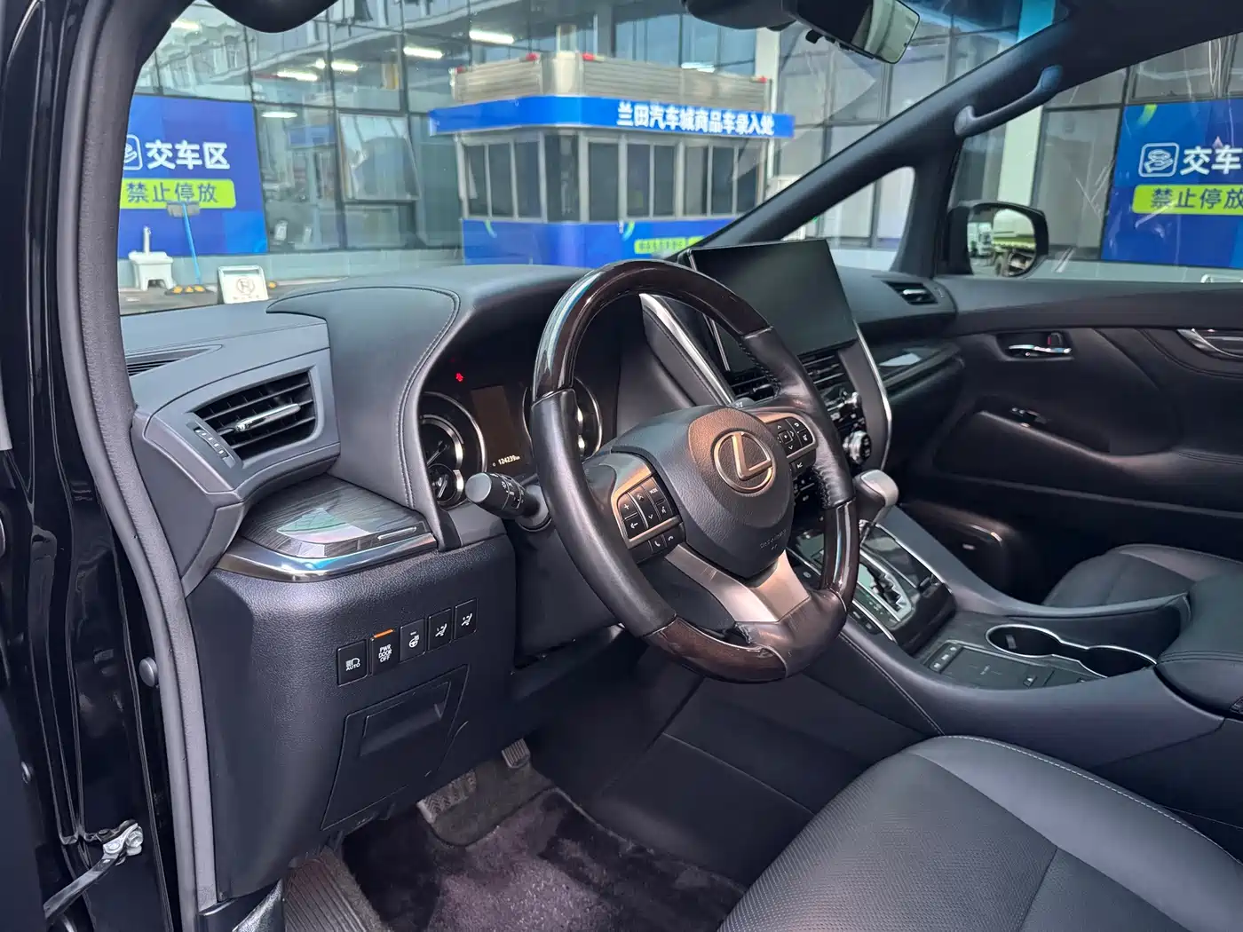 Lexus LM 2020 2020 300h Seven-Seater Elegance Edition