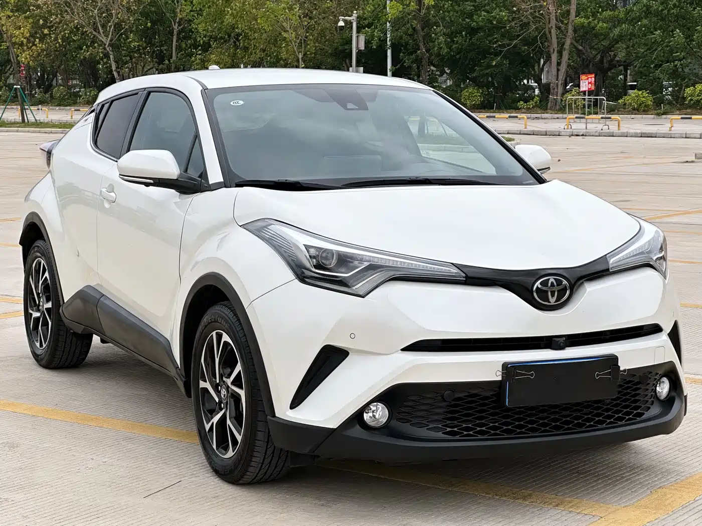 Toyota C-HR 2018 2.0L Luxury Edition China V фото 3
