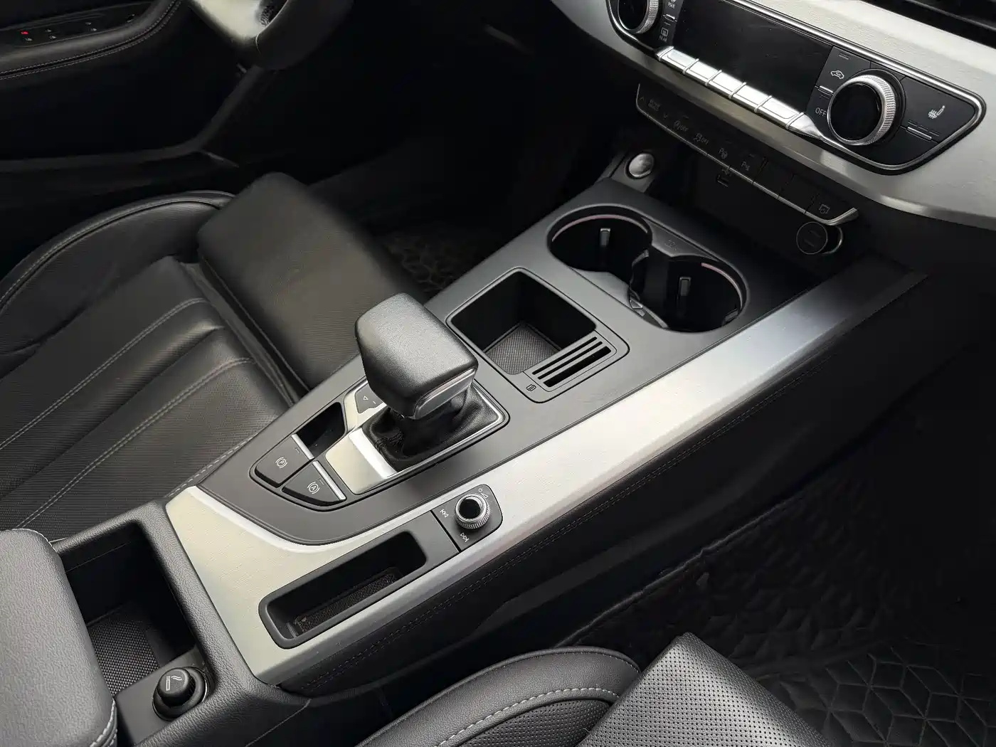 Audi A4L 2022 40 TFSI Luxury Dynamic фото 2