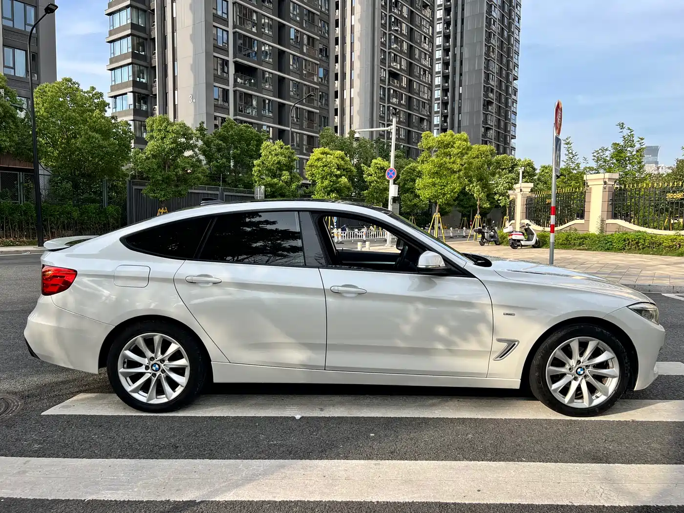 BMW 3 Series GT 2014 320i Design Package фото 4