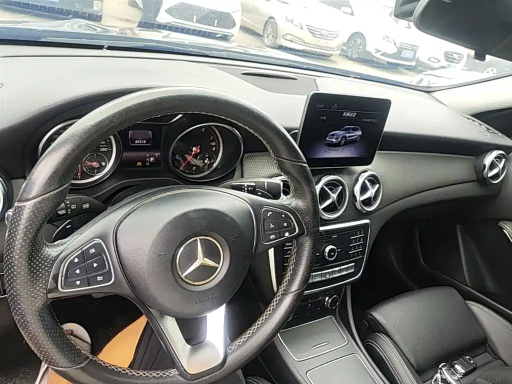 Mercedes-Benz GLA 2018 GLA 200 Dynamic фото 10
