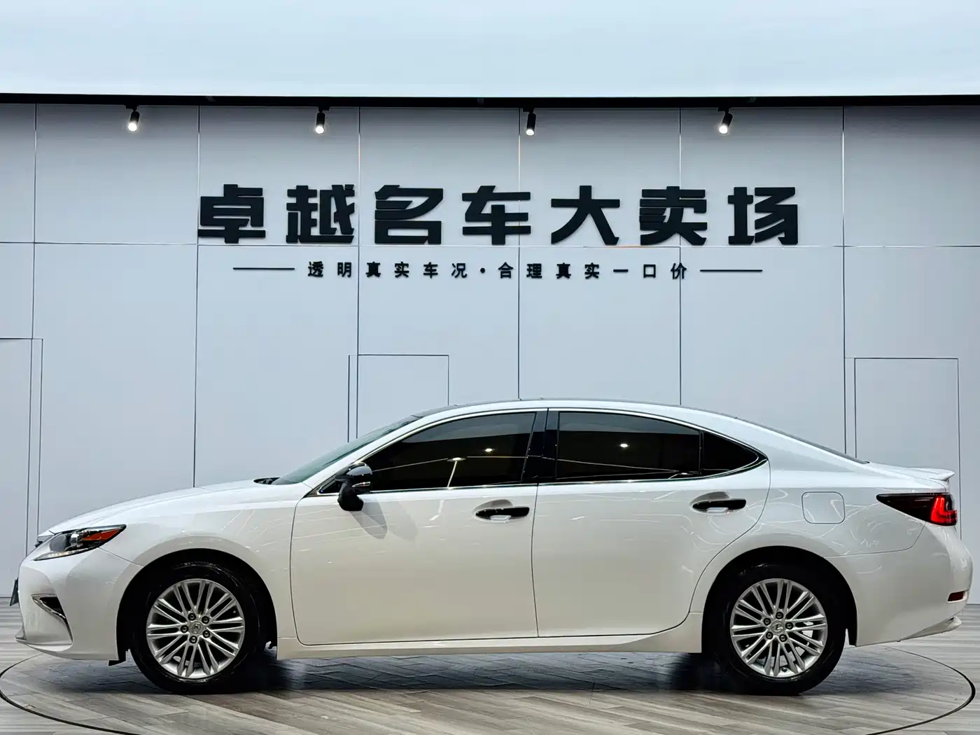 Lexus ES 2015 200 Elite Edition фото 4