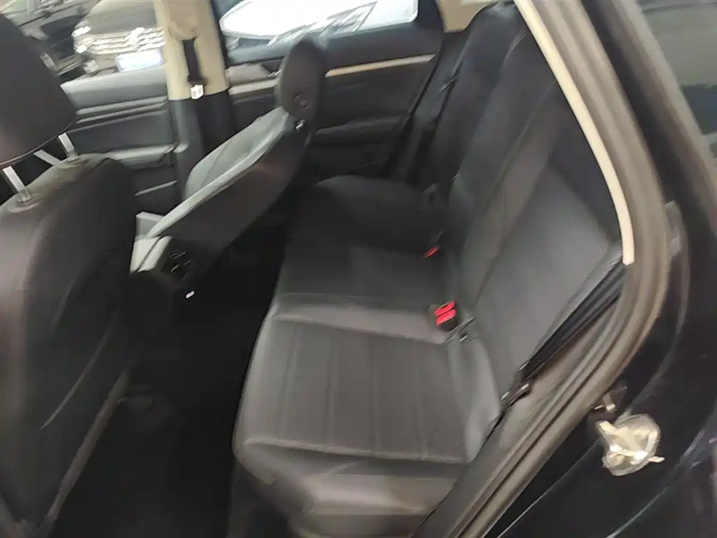 Volkswagen Lavida 2022 1.5L Auto Comfort Edition фото 17