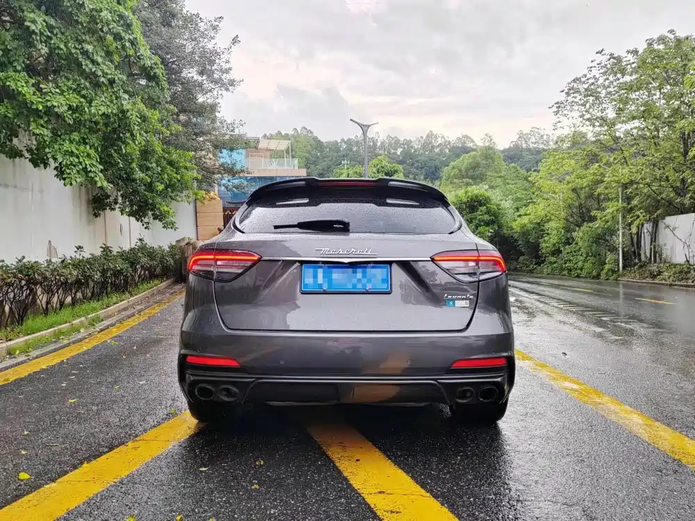 Photo 9 - Maserati Levante