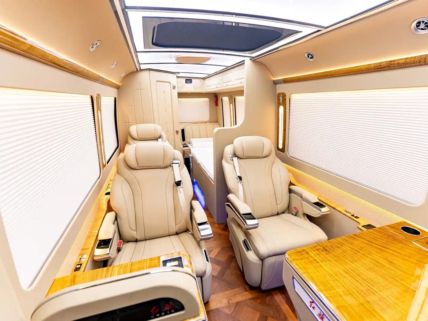 Hongqi Guoyue 2024 3.0T Luxury Edition 17-Seater фото 27