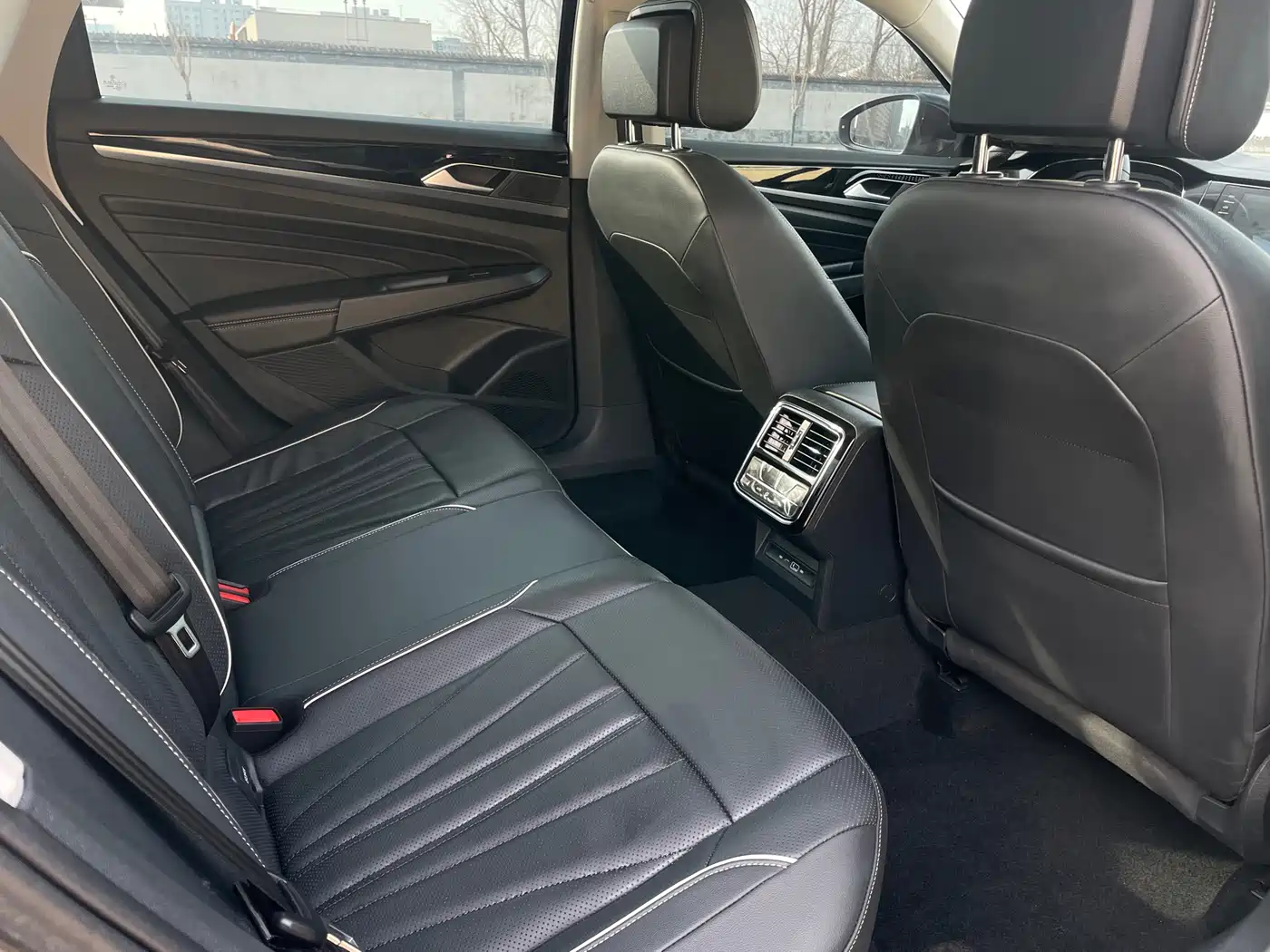 Volkswagen Passat 2025 Outstanding 380TSI Starlight Dragon Soaring Edition фото 7