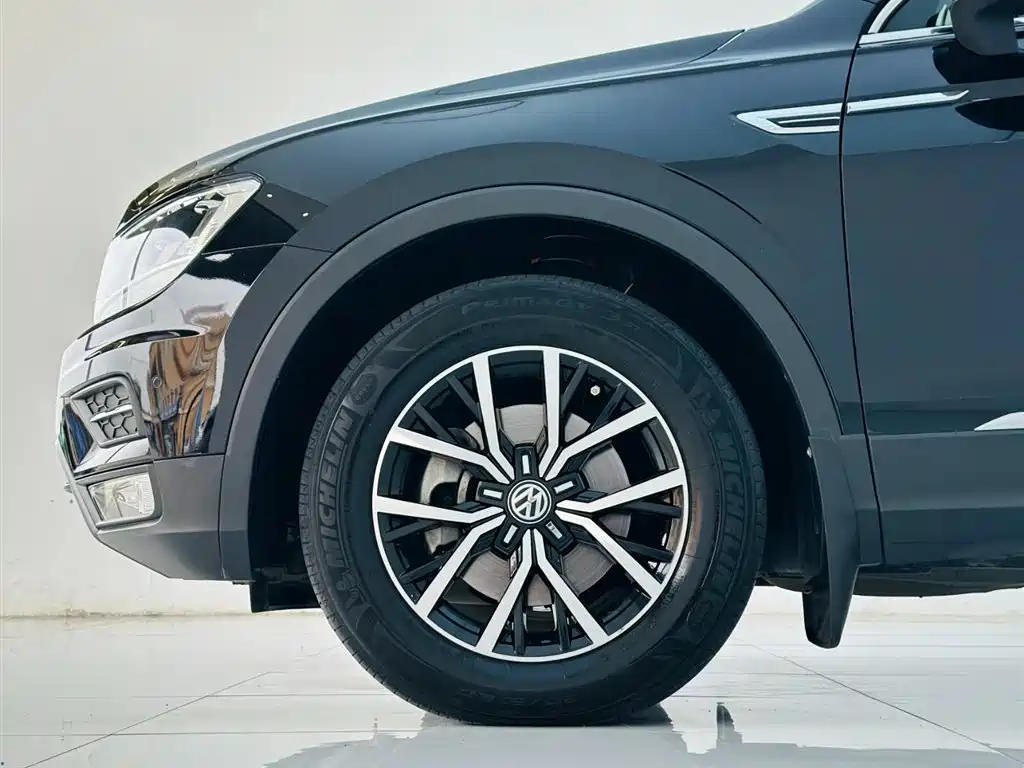 Volkswagen Tiguan L 2018 330TSI Automatic 2WD Luxury Edition фото 9