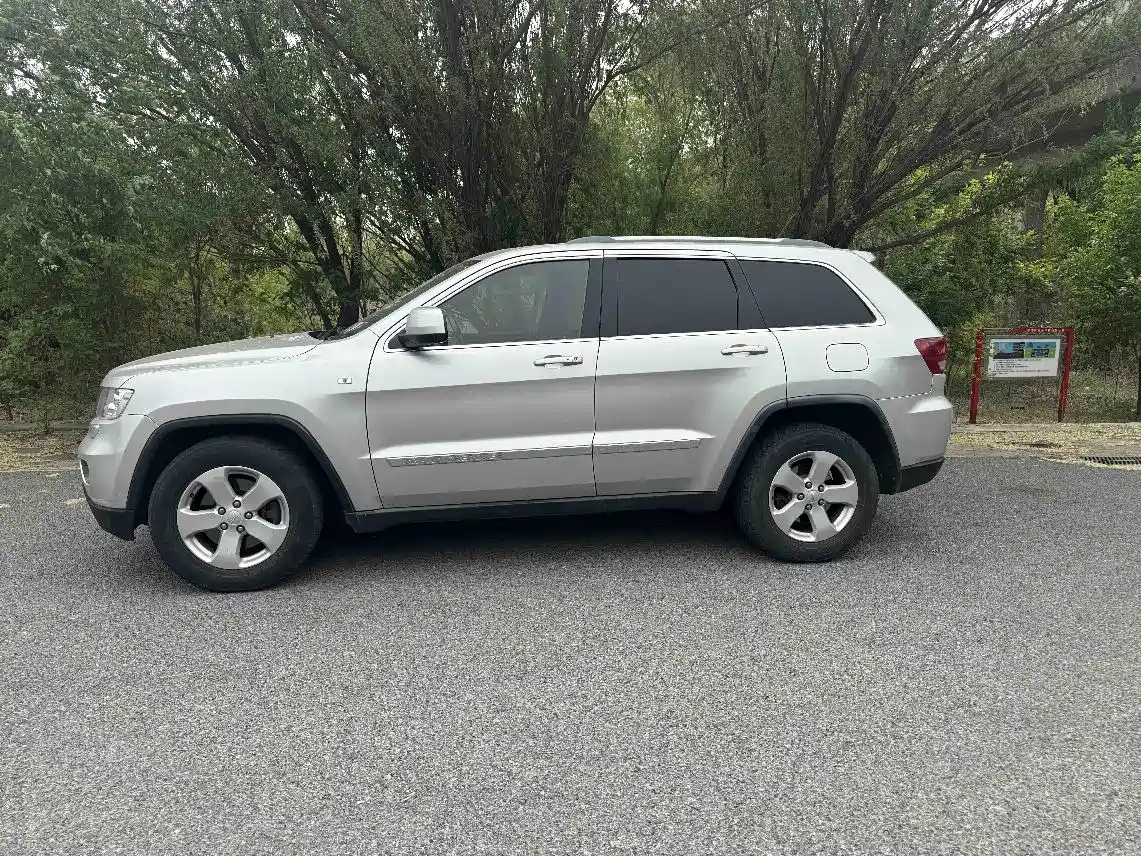 Jeep Grand Cherokee (Import) 2011 2011 3.6L Comfort Edition