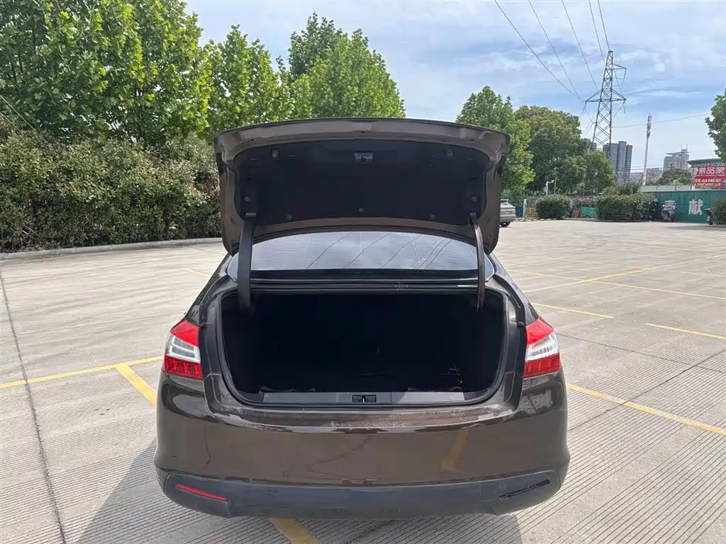 Peugeot 408 2015 Model 1.2T Automatic Luxury Edition фото 5