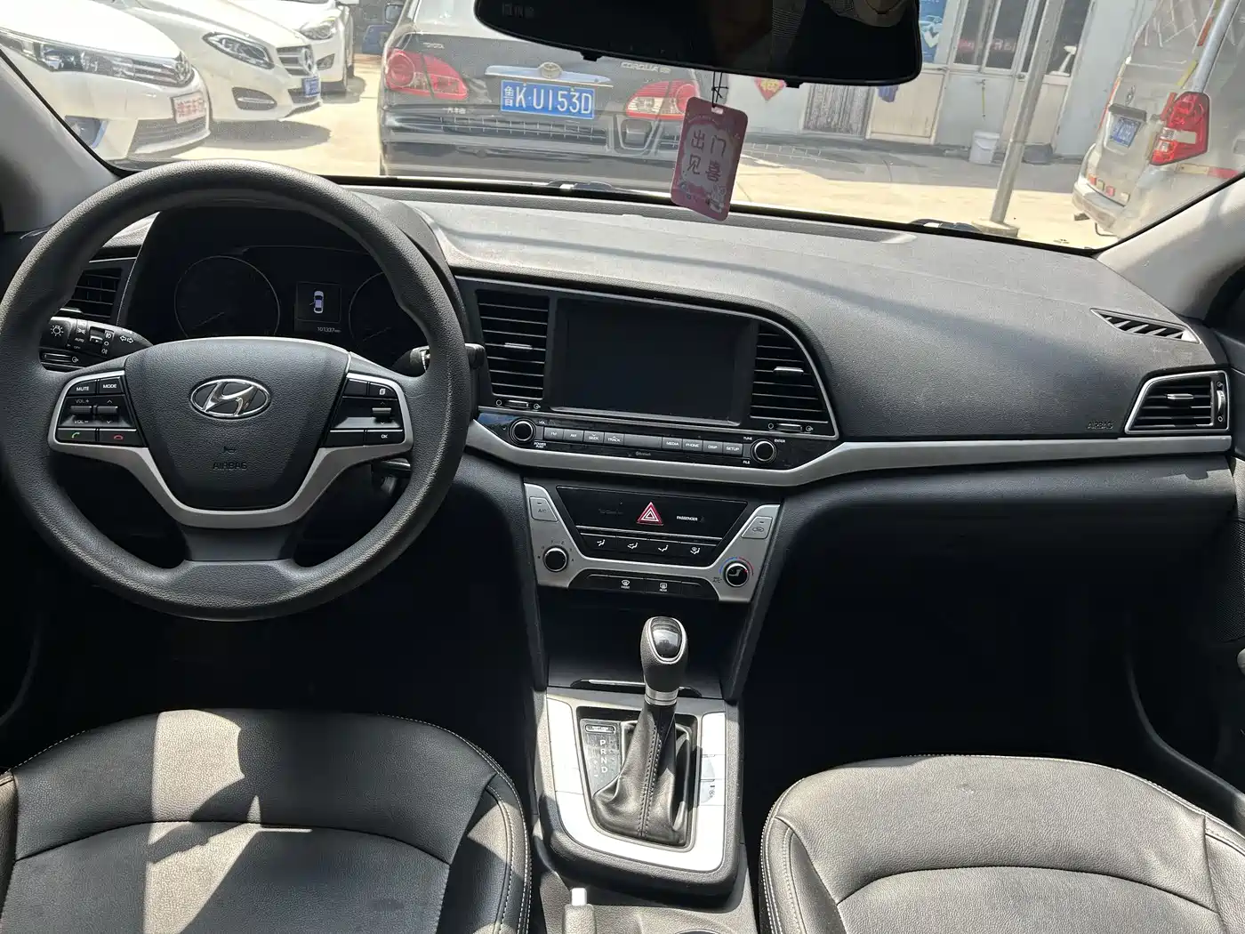 Hyundai Elantra 2018 1.6L Automatic 15th Anniversary Special Edition фото 4