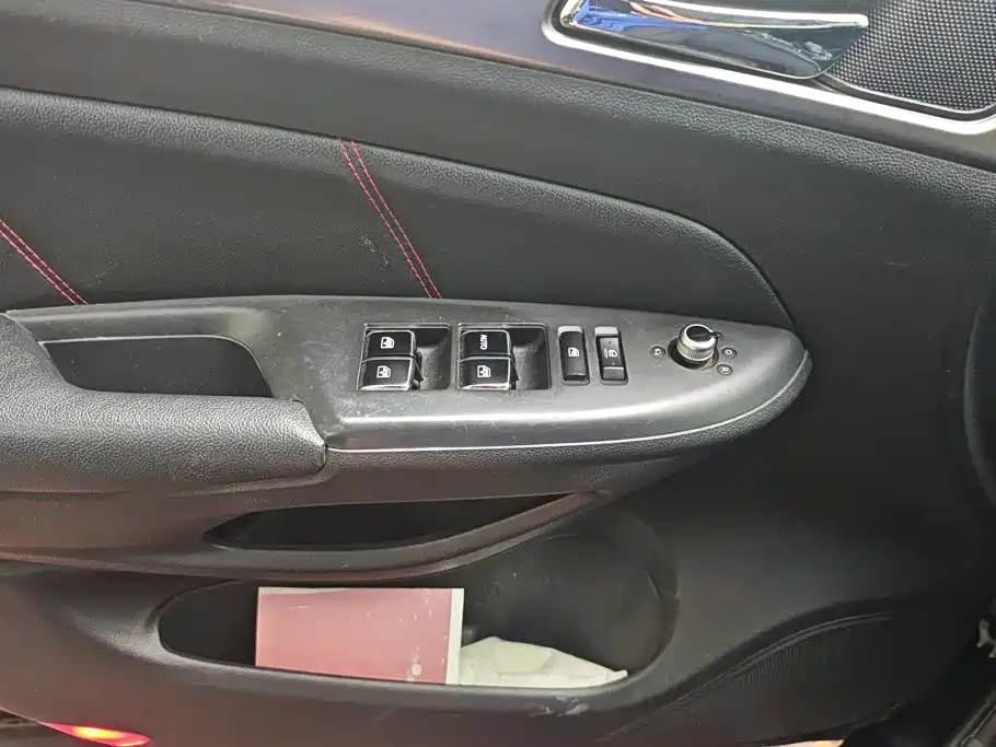 Фото 7 - Changan CS75