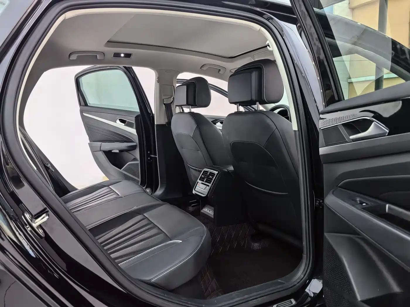 Volkswagen Passat 2024 330TSI Elite Edition фото 10