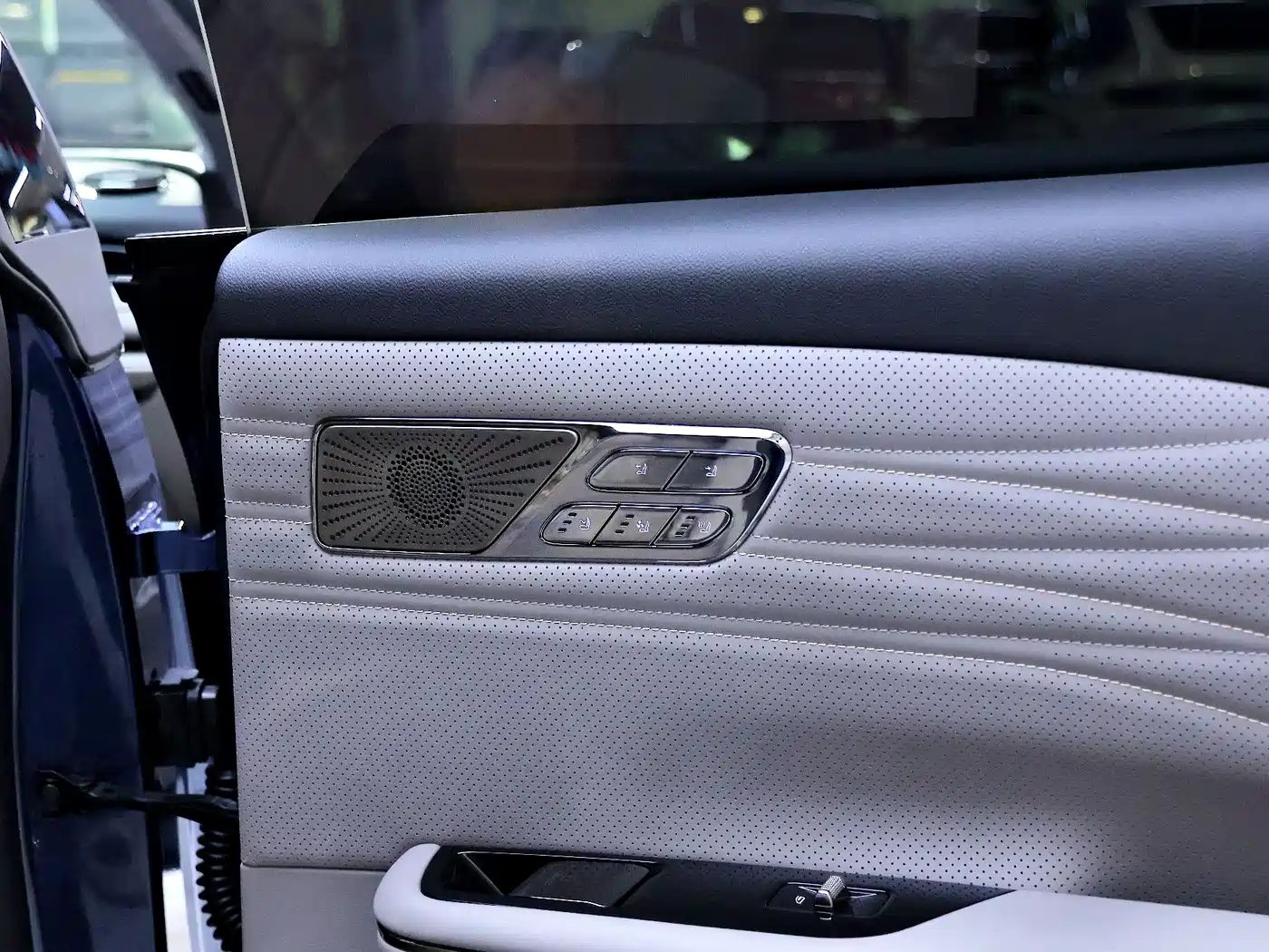 Geely Galaxy Galaxy Xingyao 8 2025 Model 130km EM-i Flagship Edition фото 11