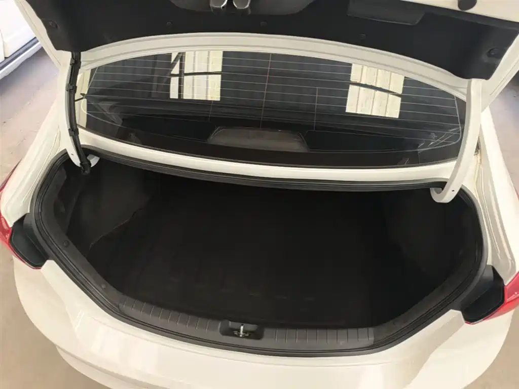 Hyundai Elantra 2016 Model 1.6L Automatic Smart Elite фото 19