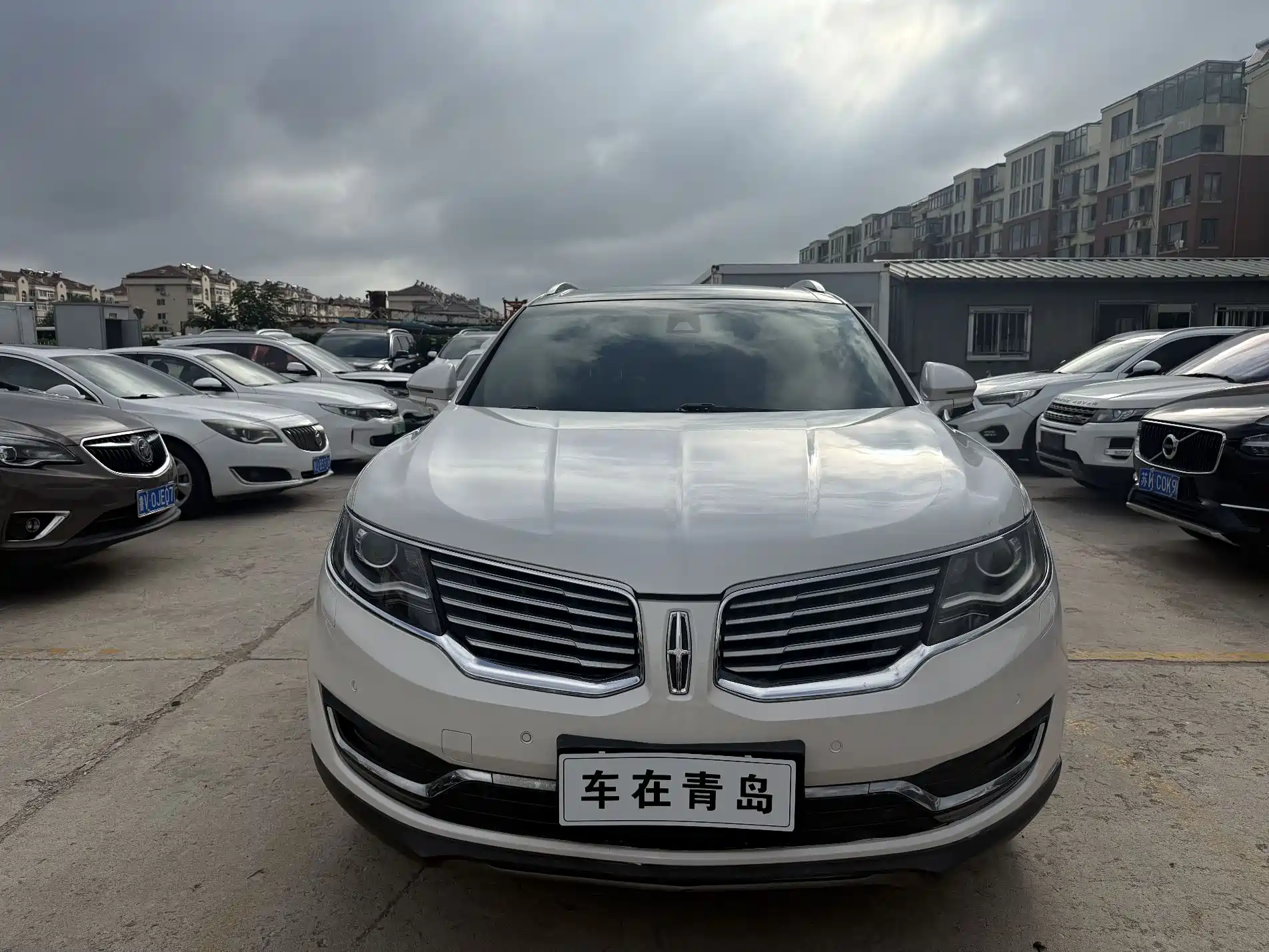 Photo 2 - Lincoln MKX