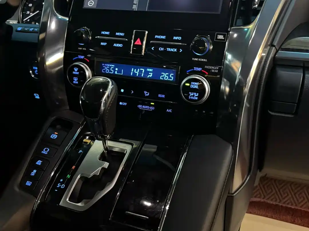 Toyota Vellfire 2021 Crown Hybrid 2.5L HV Luxury Edition фото 5