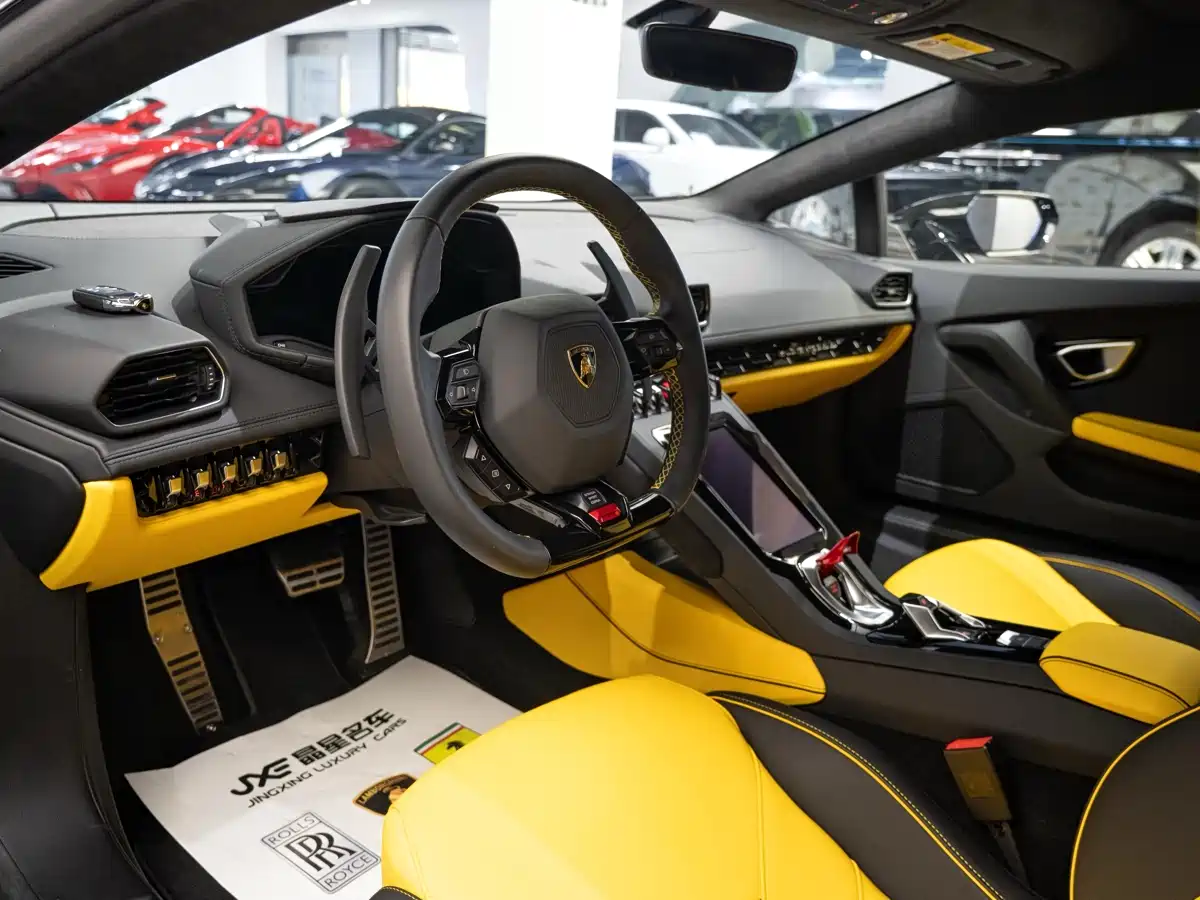 LAMBORGHINI HURACÁN