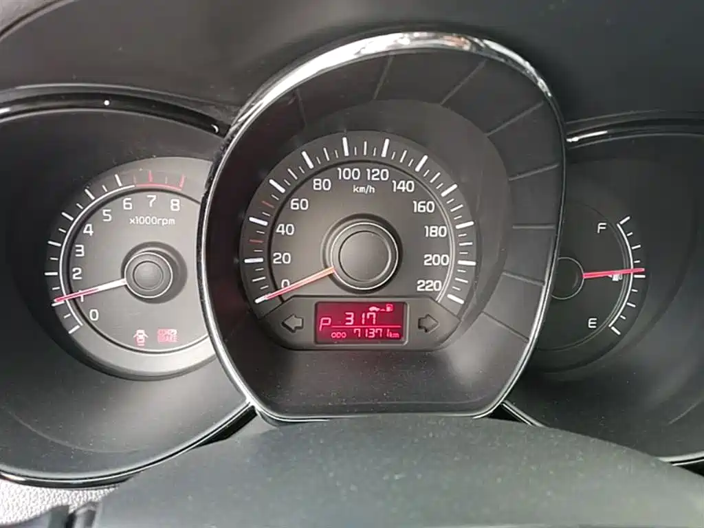 Kia K2 2012 Sedan 1.4L AT GLS Commemorative Edition фото 12