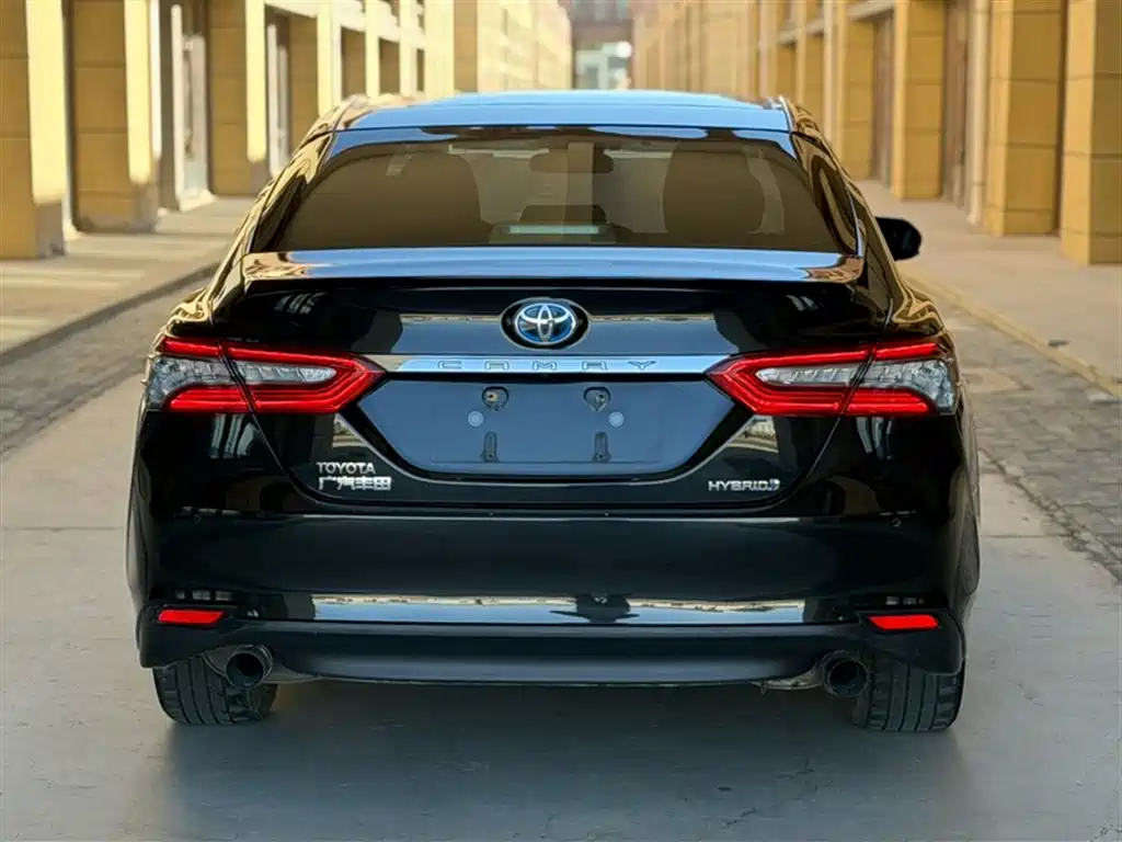 Toyota Camry 2018 Hybrid 2.5HG Luxury Edition фото 6