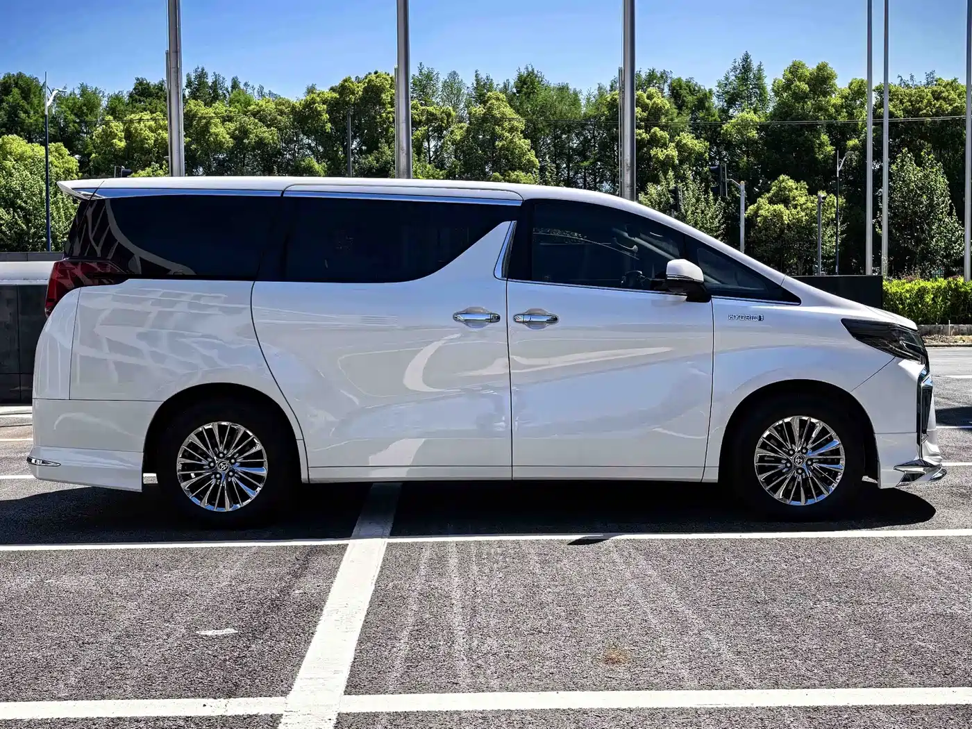 Toyota Alphard 2019 Hybrid 2.5L Luxury фото 7