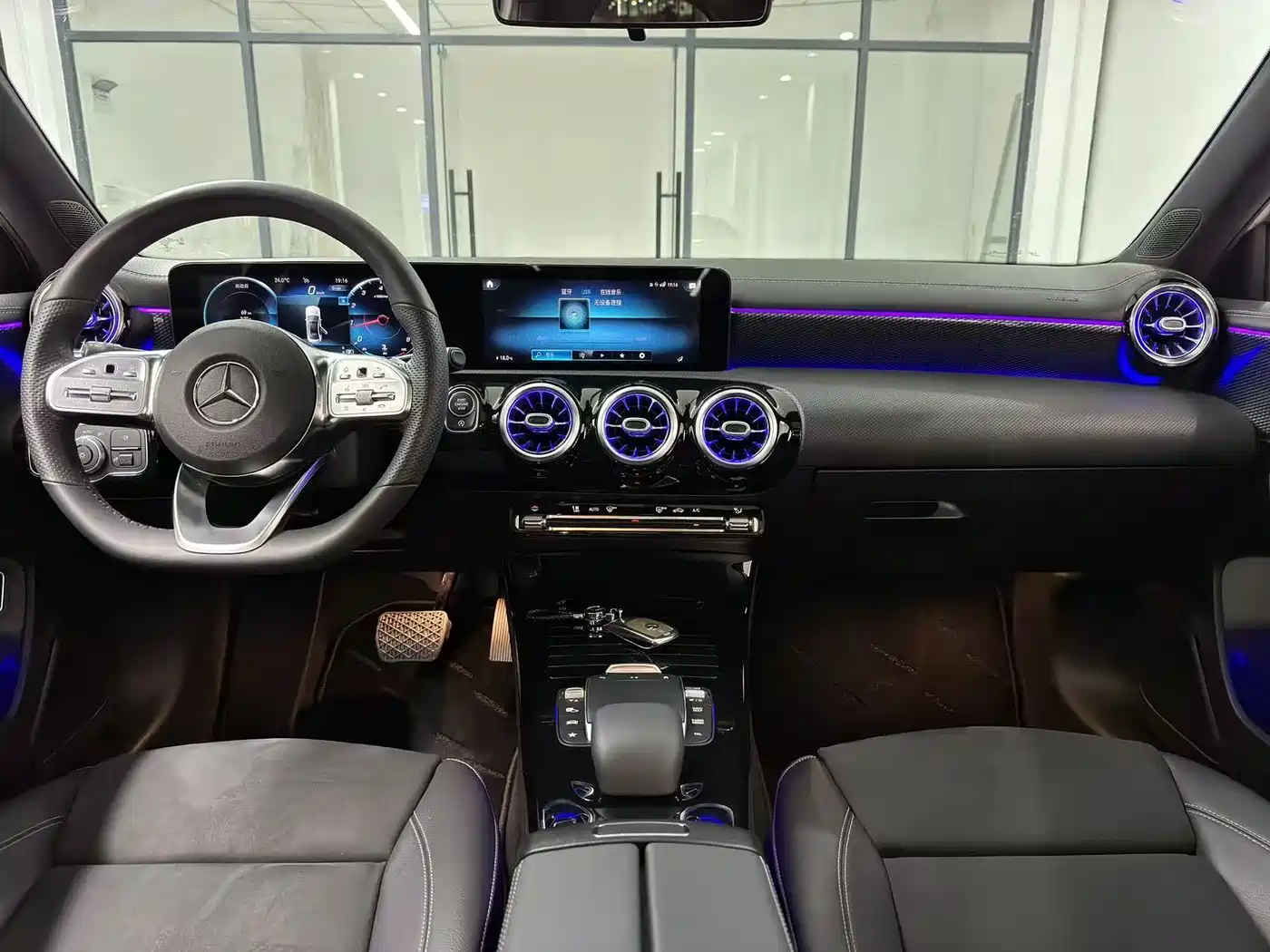 Mercedes-Benz A-Class 2021 A 200 L Sport Sedan Fashion Edition фото 6
