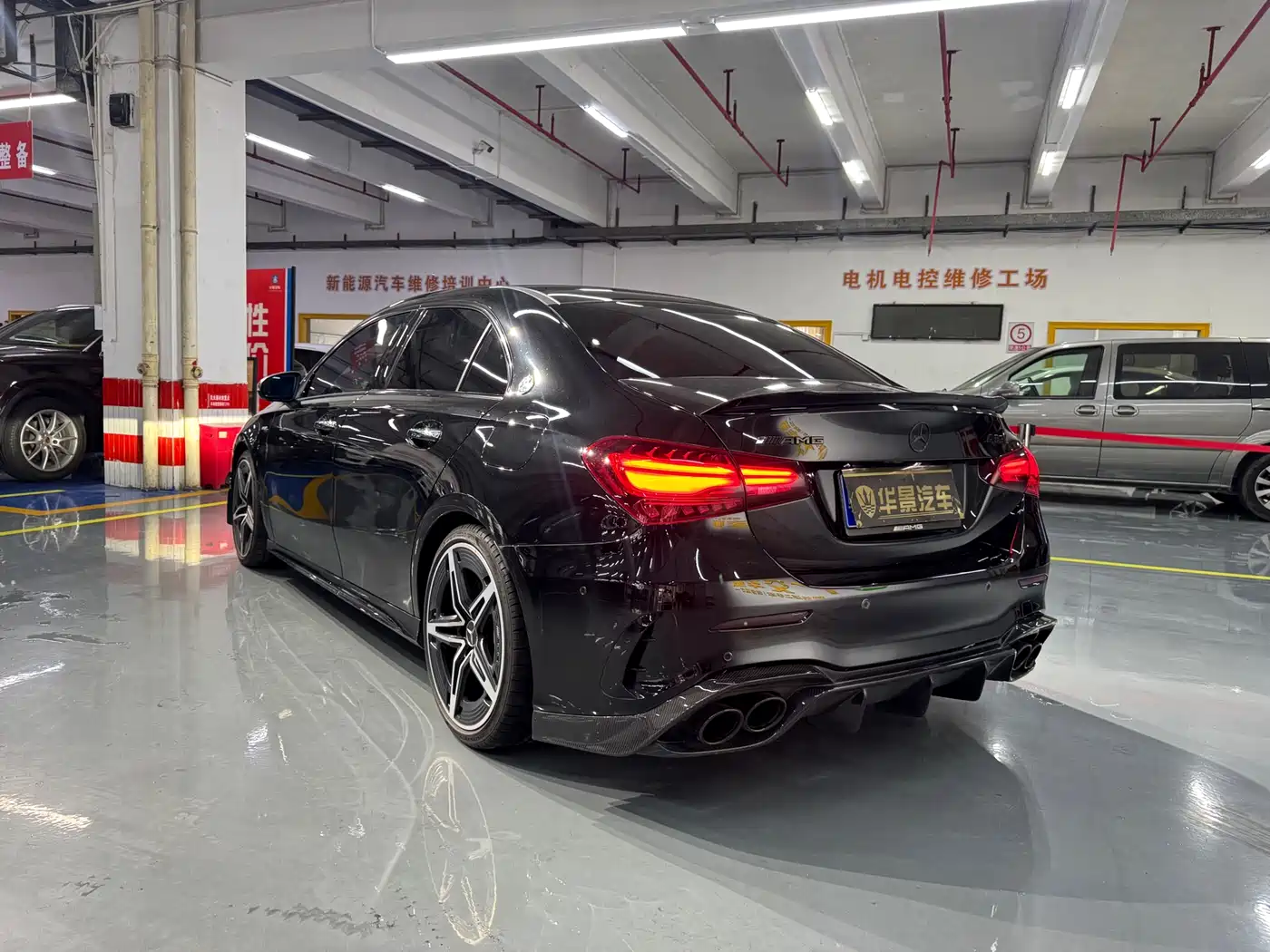 Mercedes-Benz A-Class AMG 2024 Facelift AMG A 35 L 4MATIC фото 7