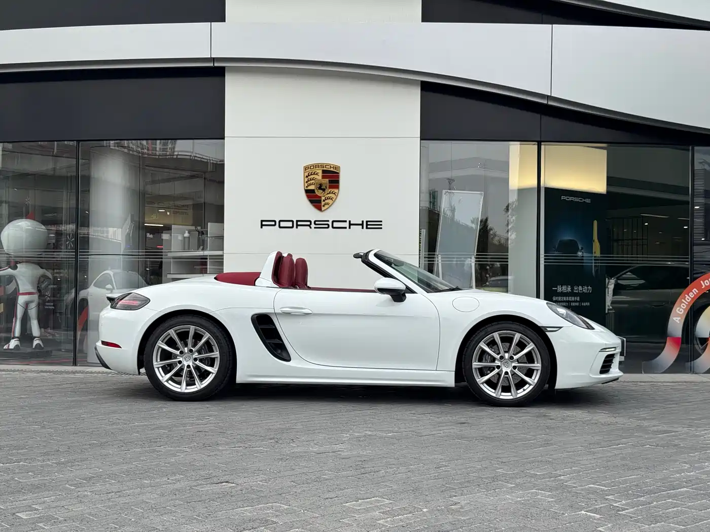 Porsche 718 2022 Boxster T 2.0T фото 4