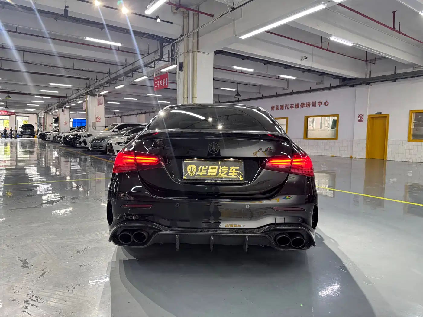 Mercedes-Benz A-Class AMG 2024 Facelift AMG A 35 L 4MATIC фото 6