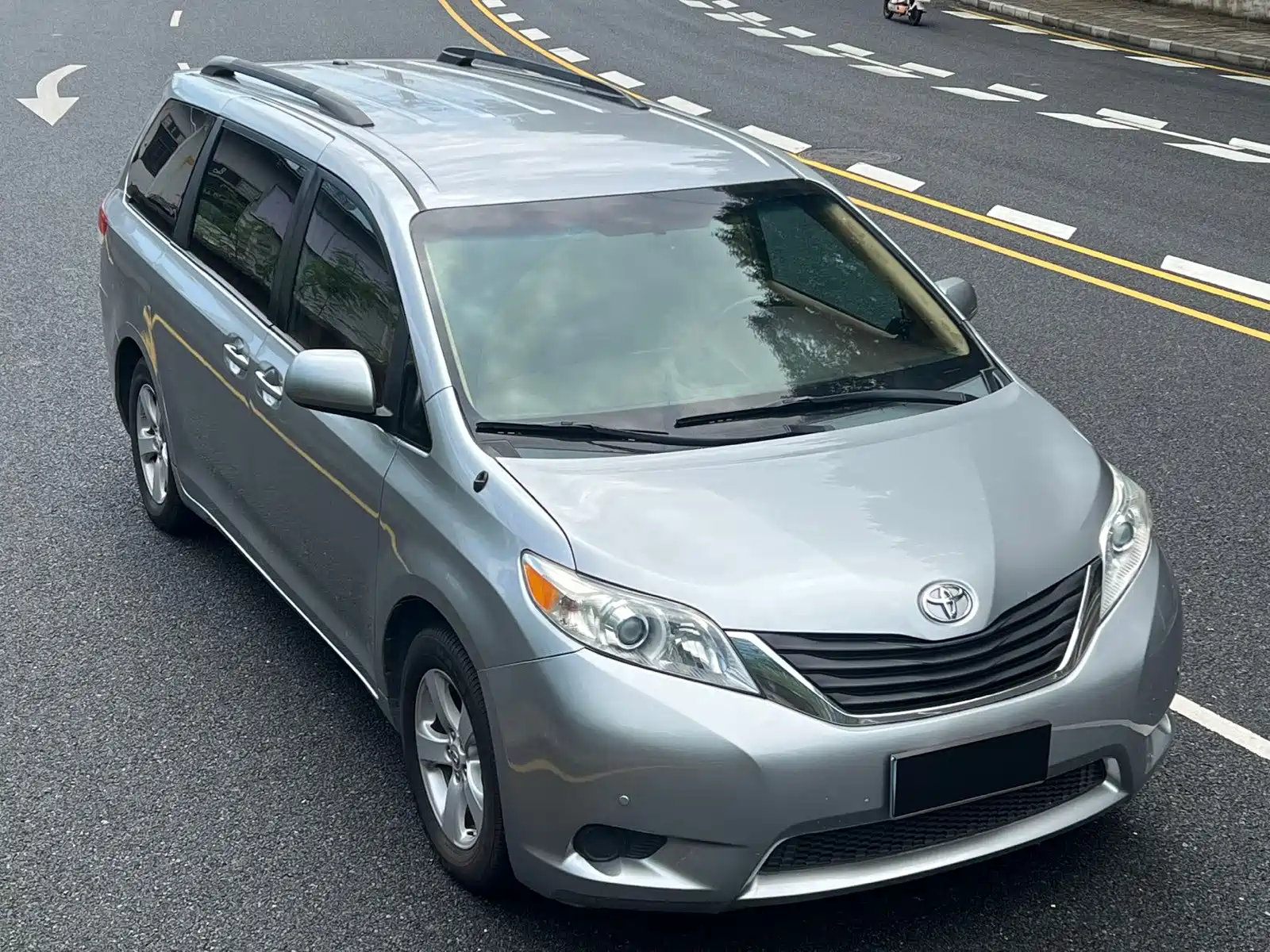 Photo 17 - Toyota Sienna
