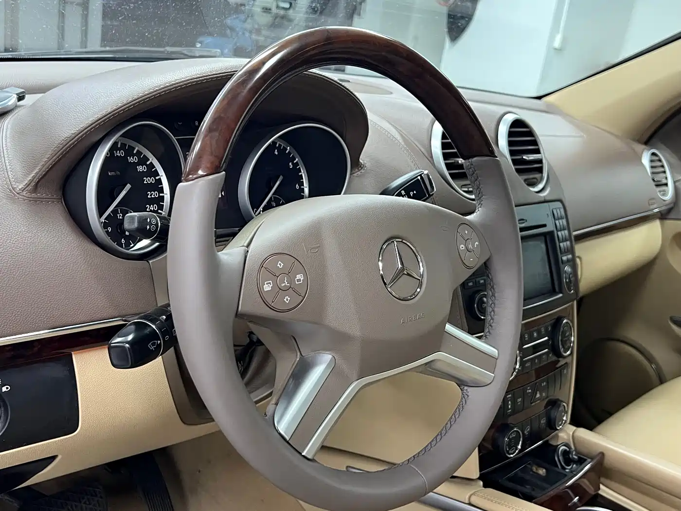 Mercedes-Benz GL-Class 2011 GL 450 4MATIC Premium фото 10