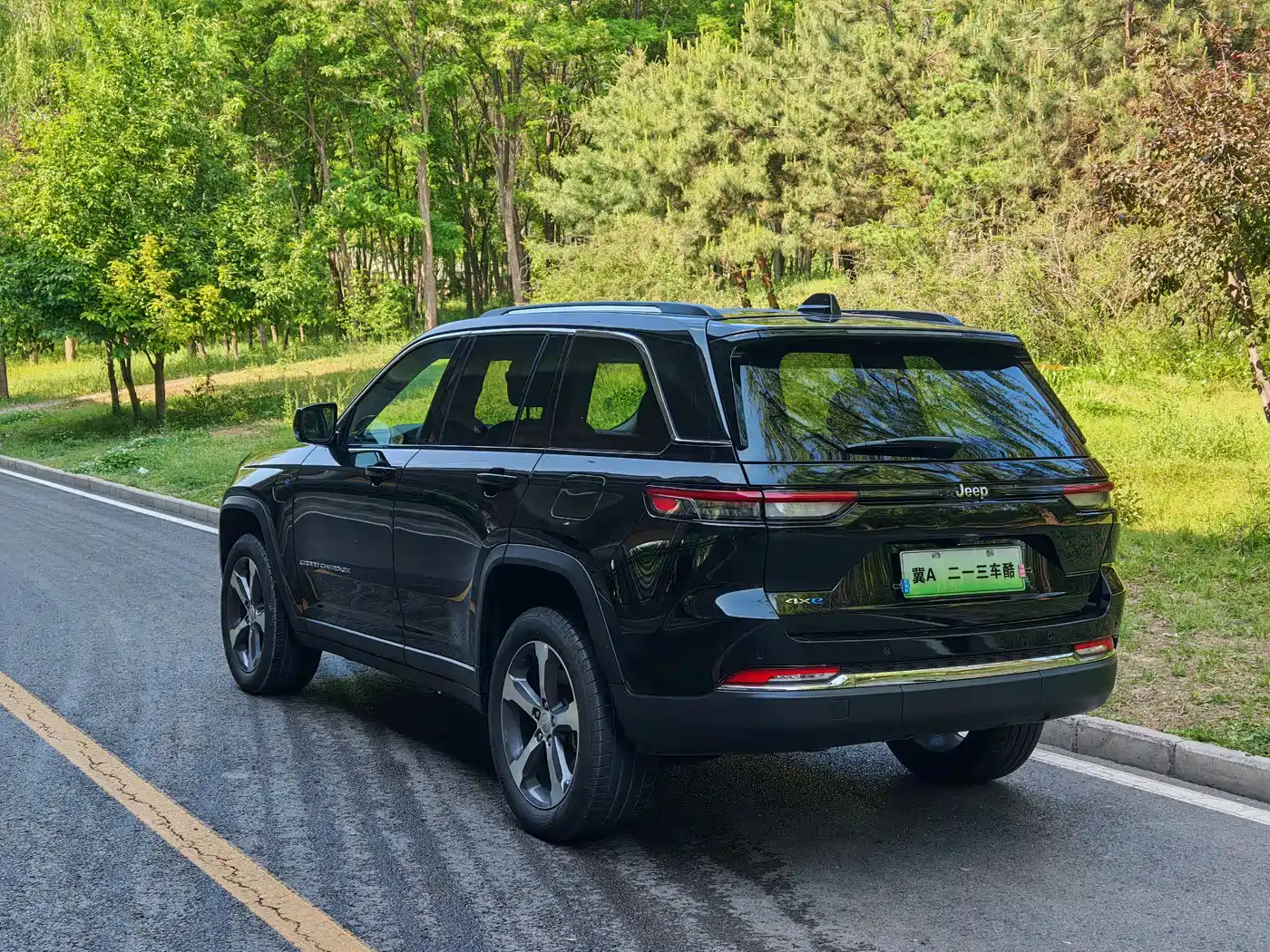 Jeep Grand Cherokee 4xe (Import) 2024 4xe Summit Edition фото 17