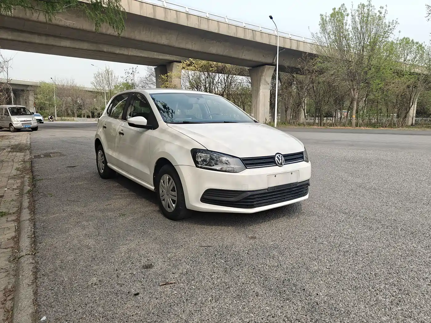 Volkswagen Polo 2016 1.4L Automatic Trend фото 3