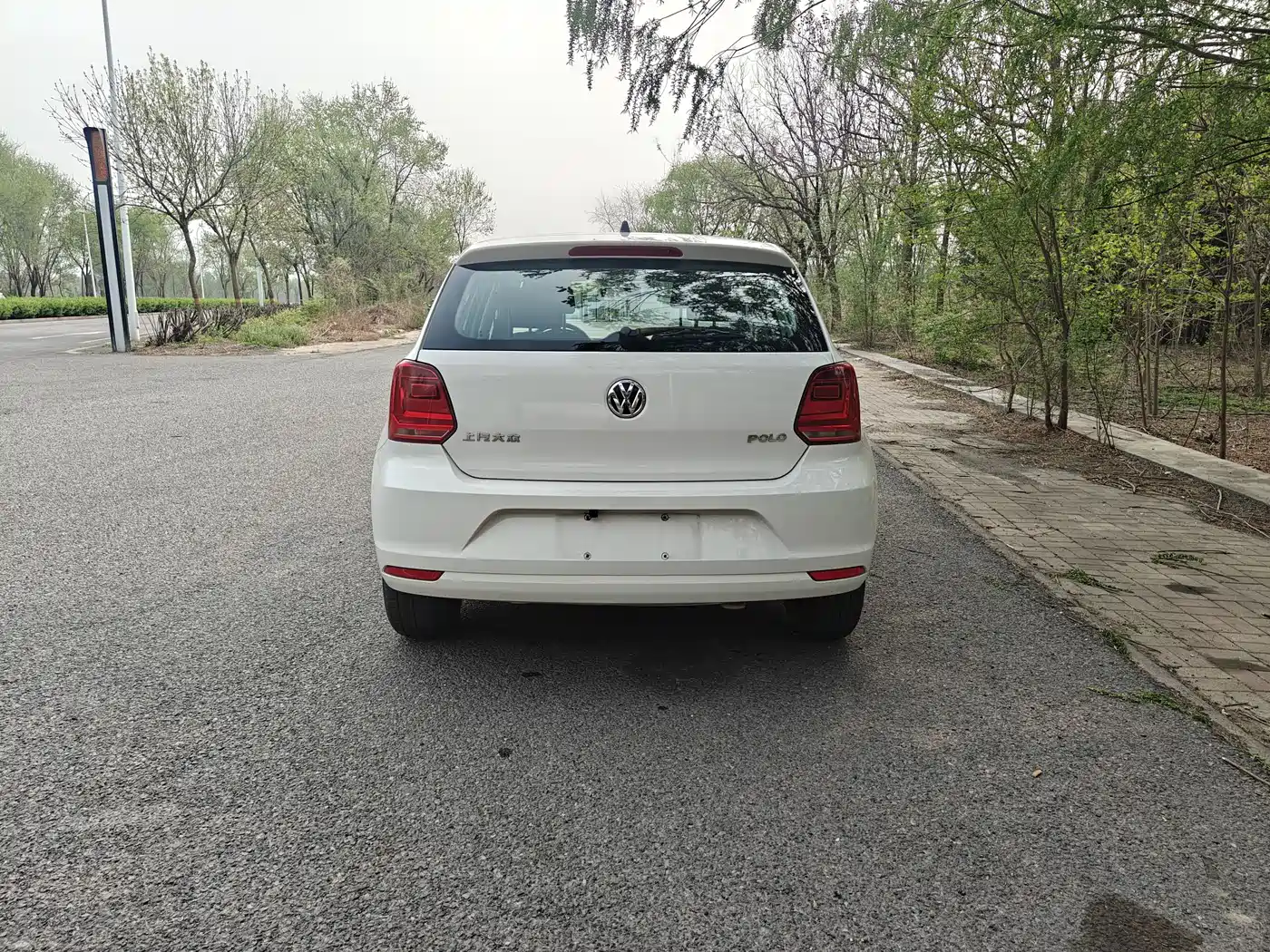 Volkswagen Polo 2016 1.4L Automatic Trend фото 9