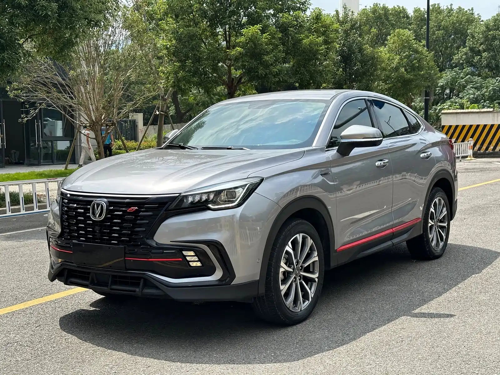 Фото 1 - Changan CS85