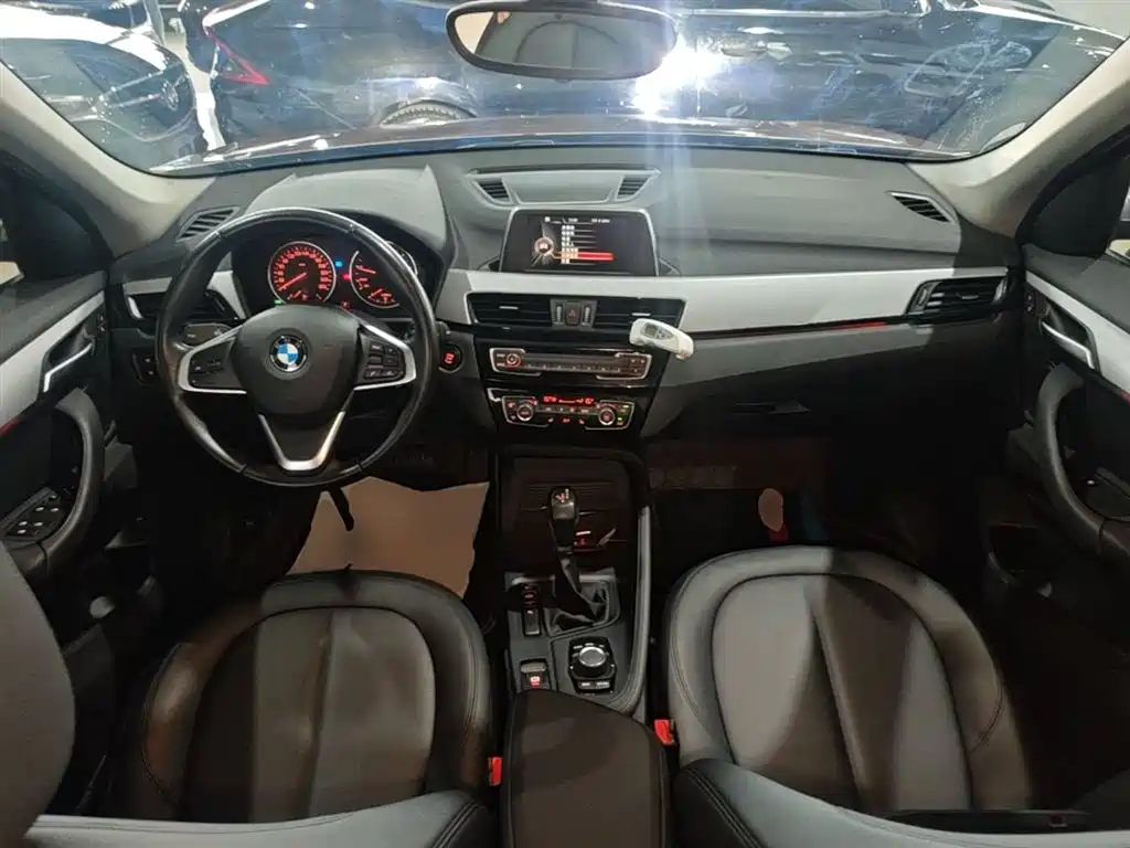 BMW X1 2016 sDrive18Li Premium Model фото 10