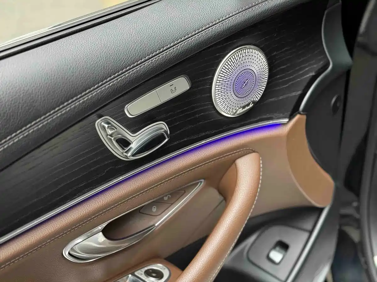 MERCEDES-BENZ E CLASS