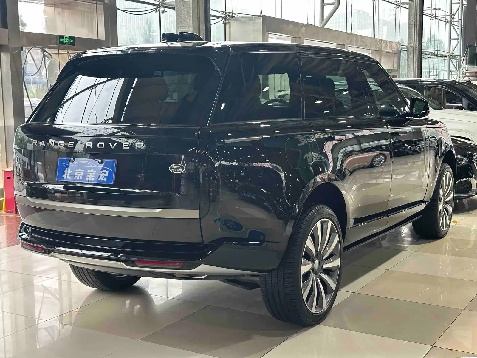 Photo 19 - Land Rover Range Rover