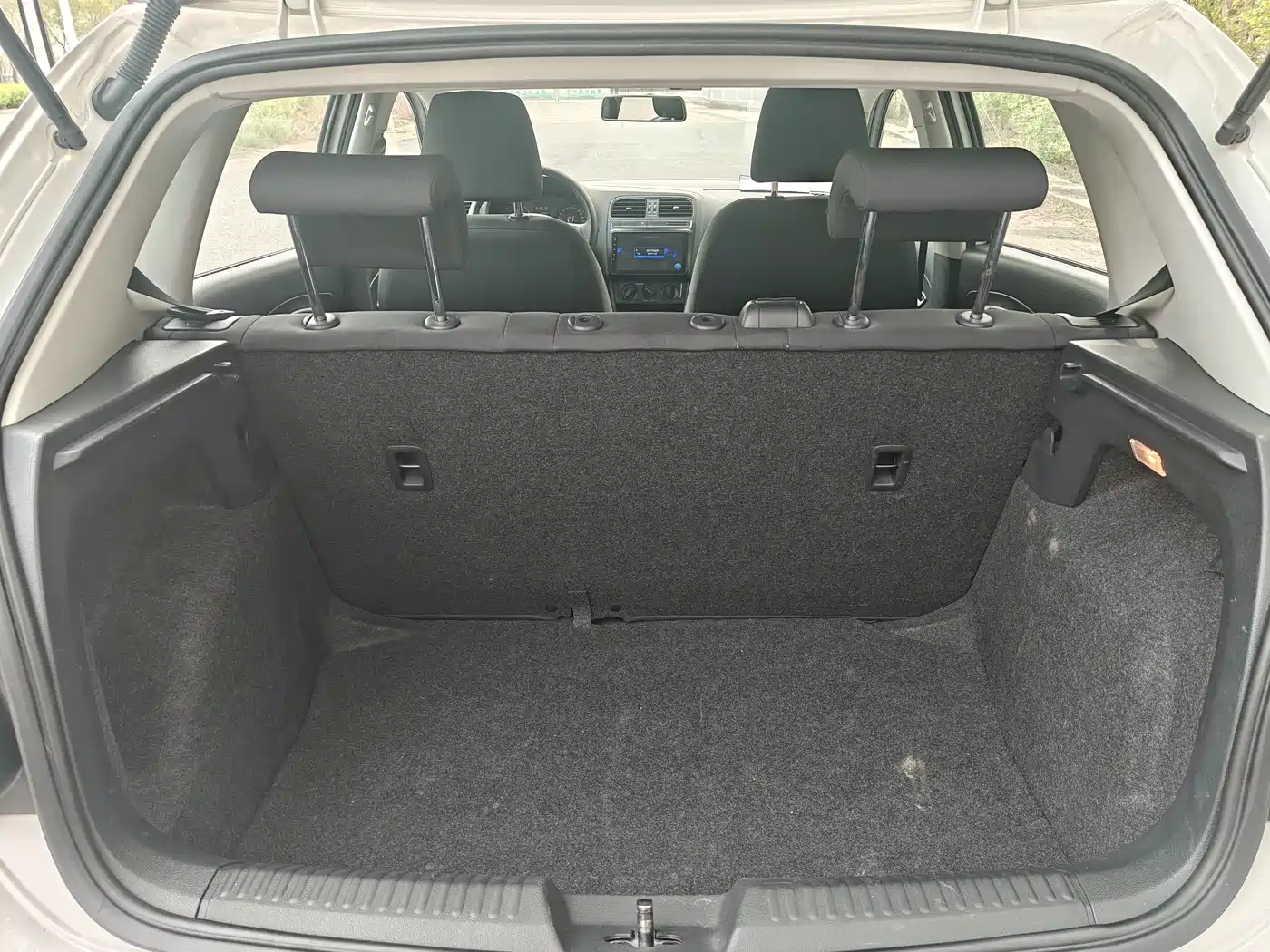 Volkswagen Polo 2016 1.4L Automatic Trend фото 13