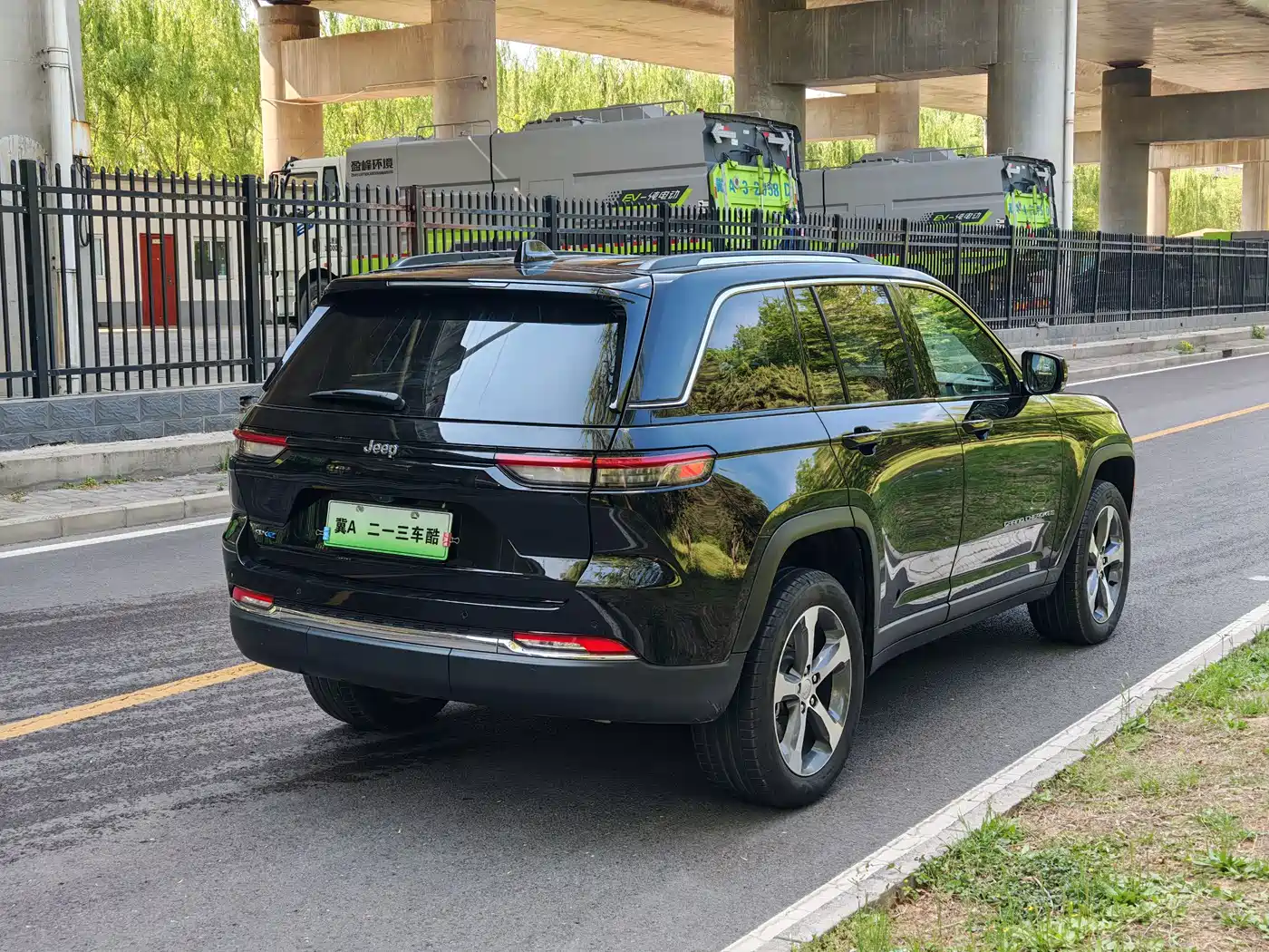 Jeep Grand Cherokee 4xe (Import) 2024 4xe Summit Edition фото 16