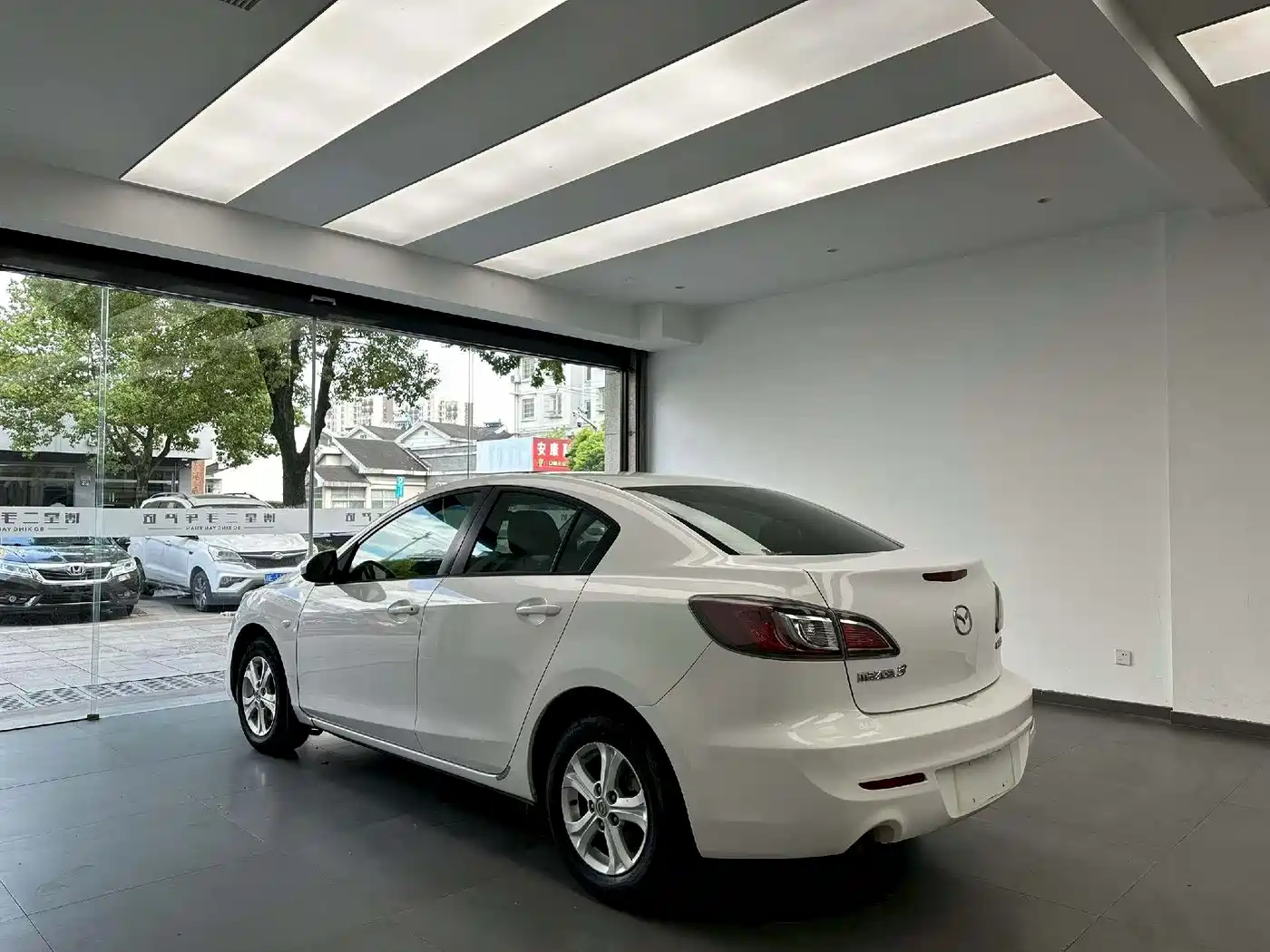 Mazda Mazda3 Axela 2012 2011 Sedan 1.6L Automatic Comfort